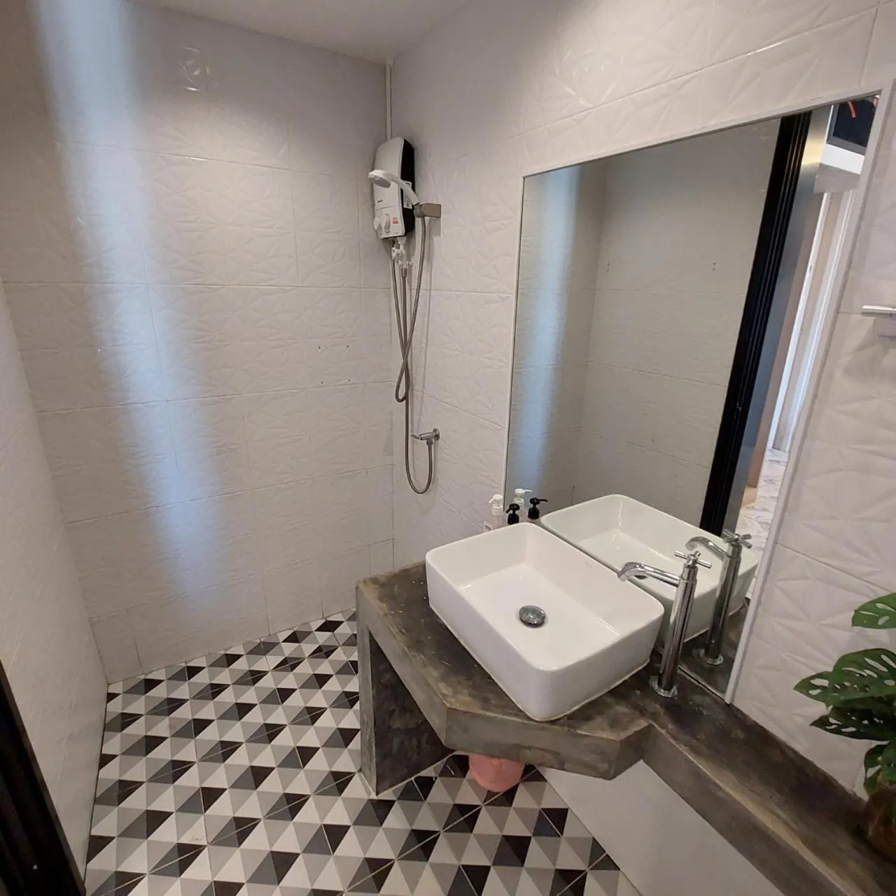 Bathroom in Kipbox Hotel Trang