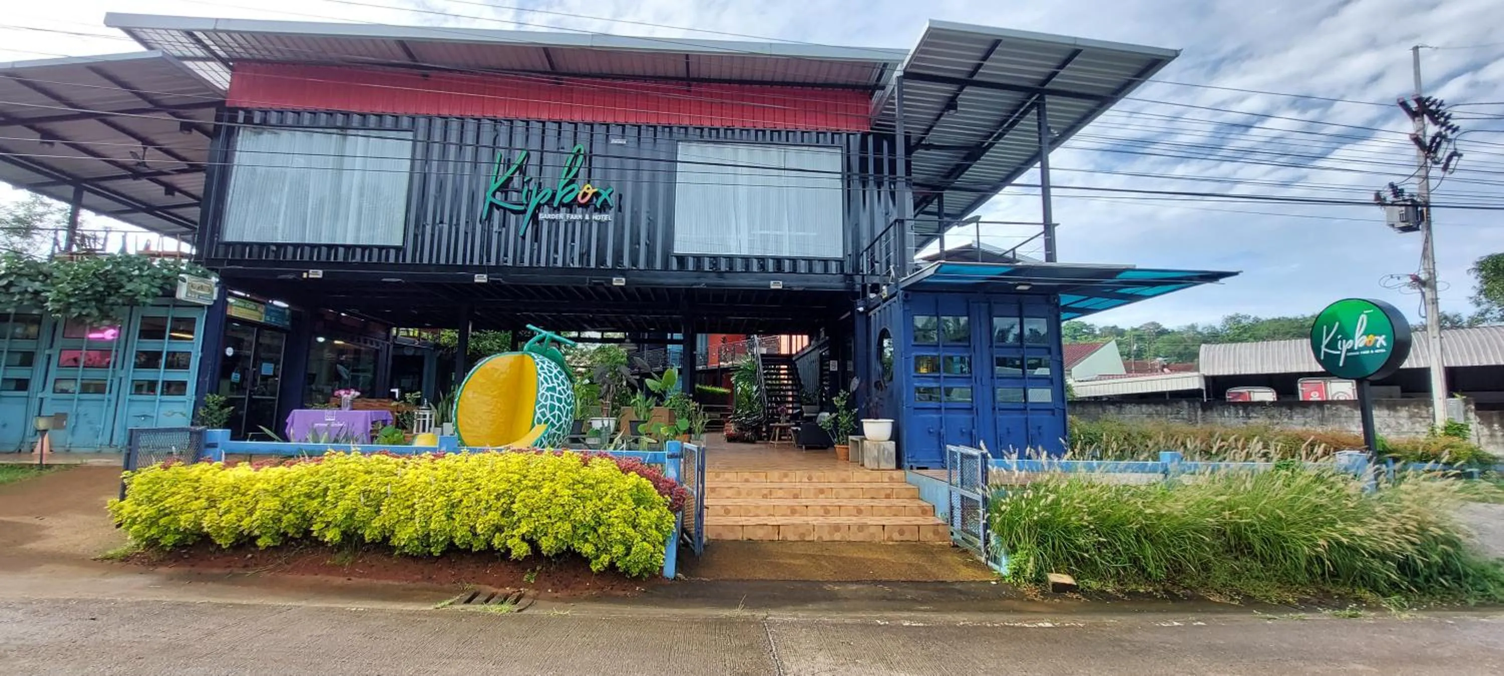 Property building in Kipbox Hotel Trang