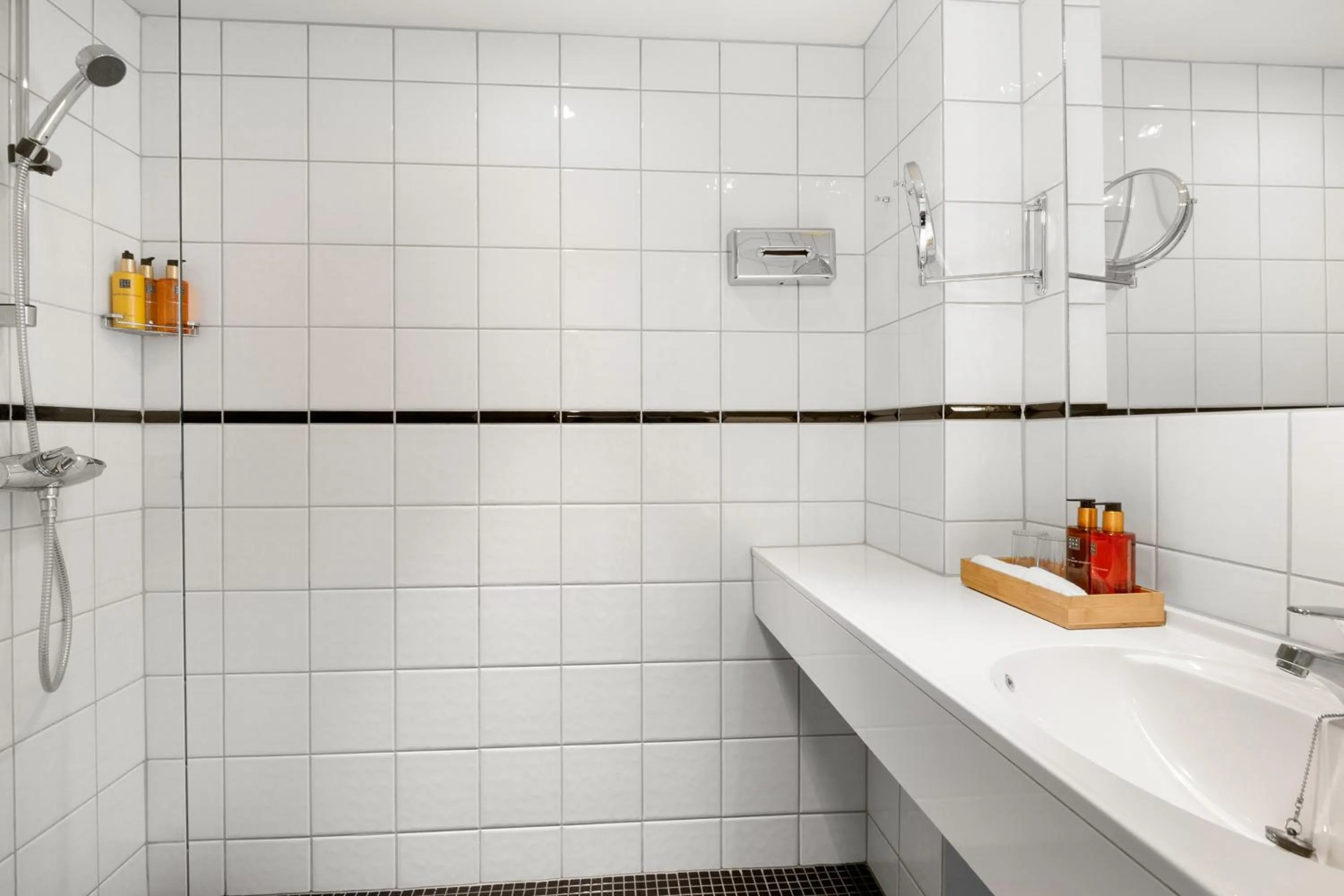 Shower in Frichs Hotel Hamar