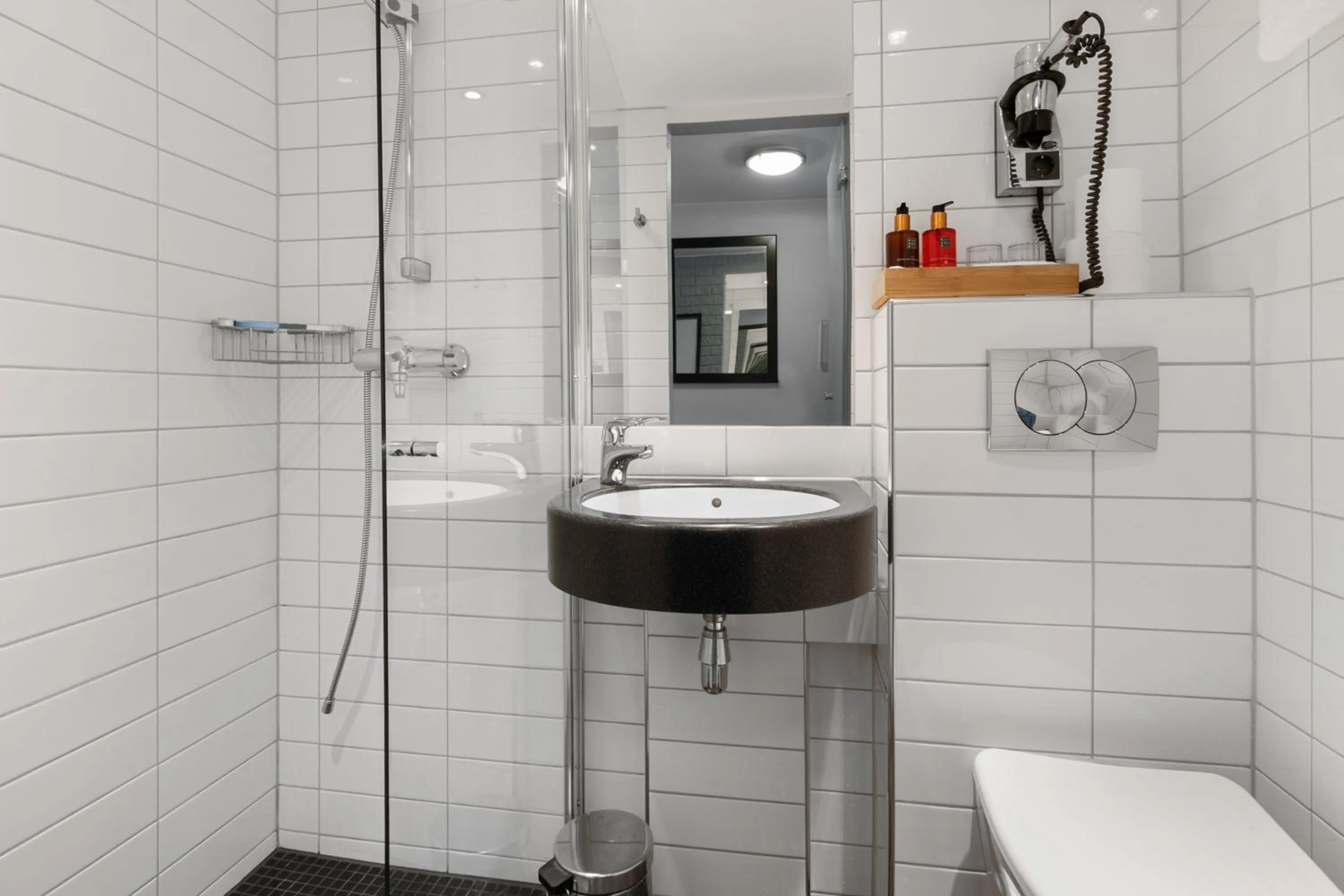 Shower in Frichs Hotel Hamar