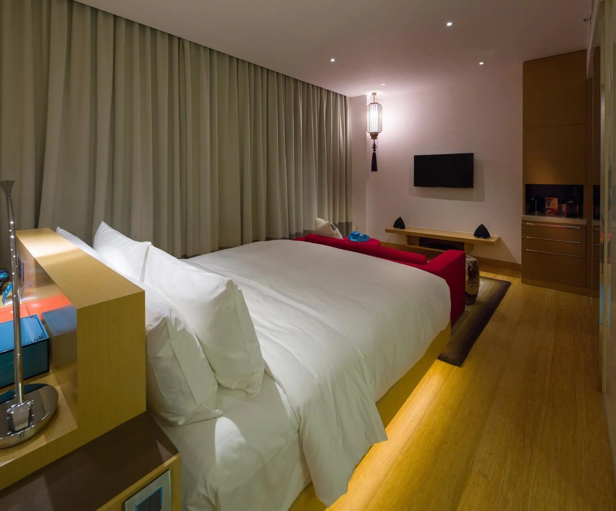 Photo of the whole room, Bed in Hotel Indigo Hong Kong Island by IHG