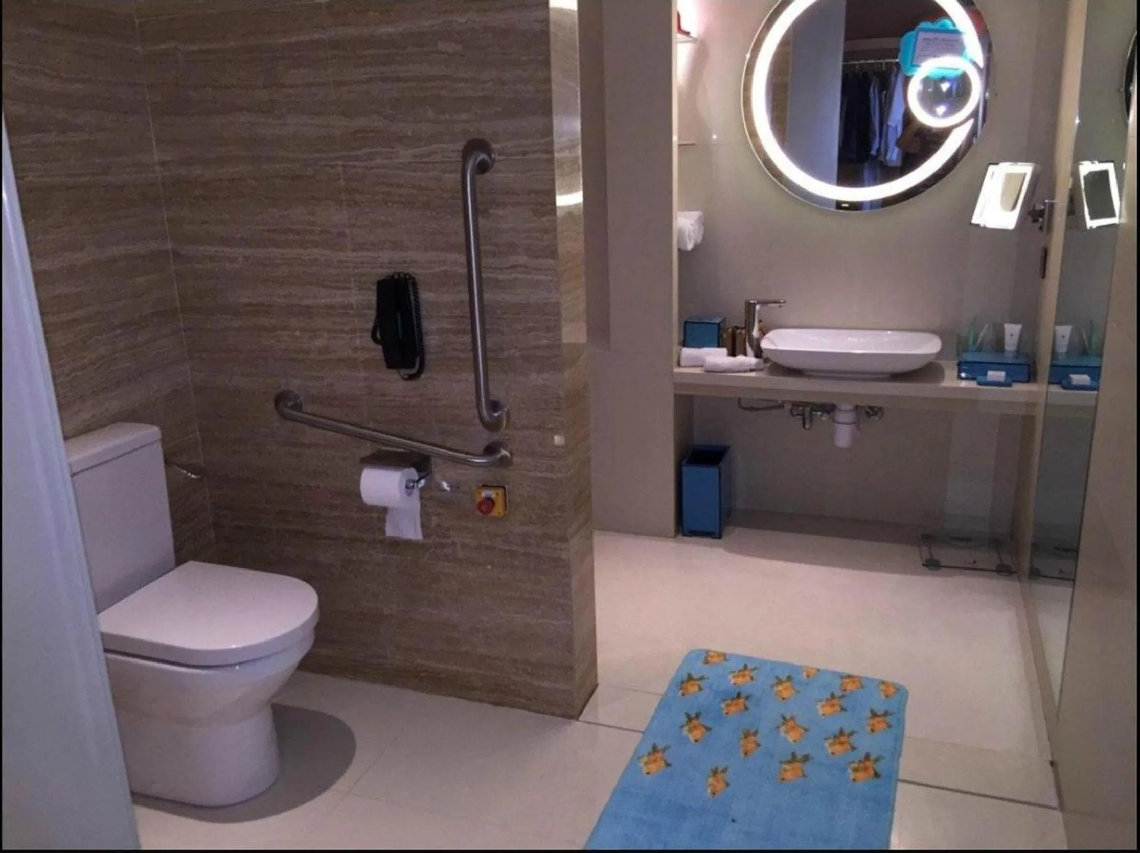 Toilet in Hotel Indigo Hong Kong Island by IHG