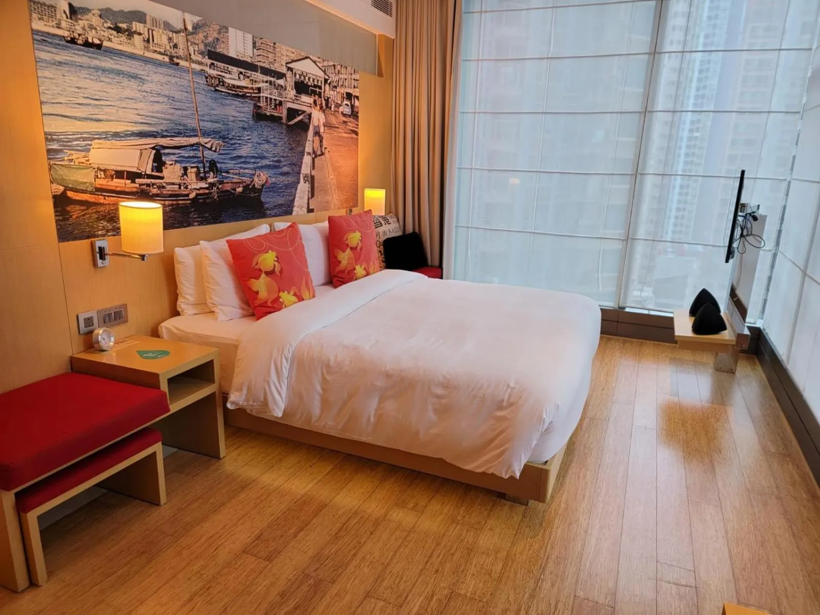 Bed in Hotel Indigo Hong Kong Island by IHG