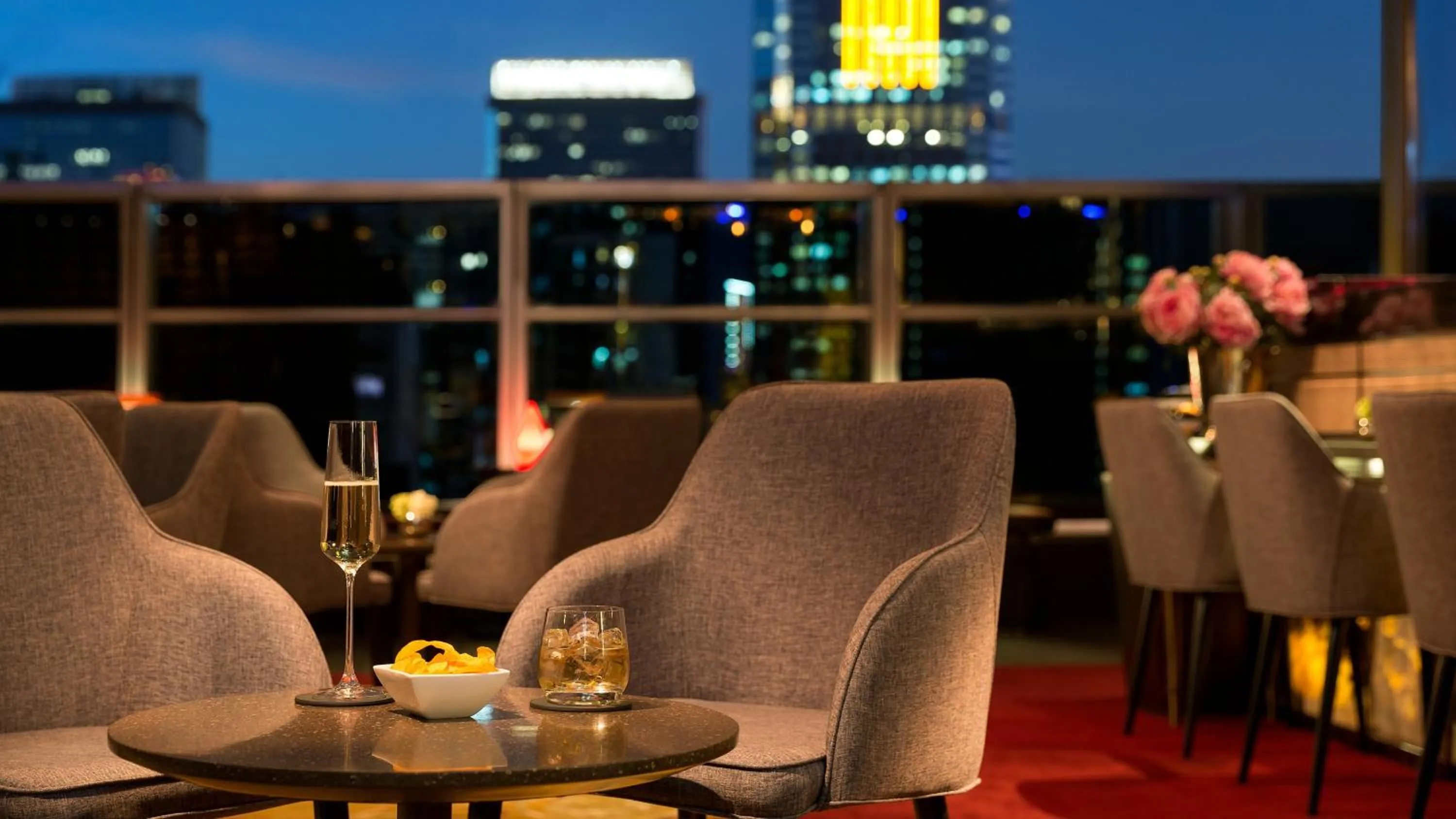 Lounge or bar in Hotel Indigo Hong Kong Island by IHG