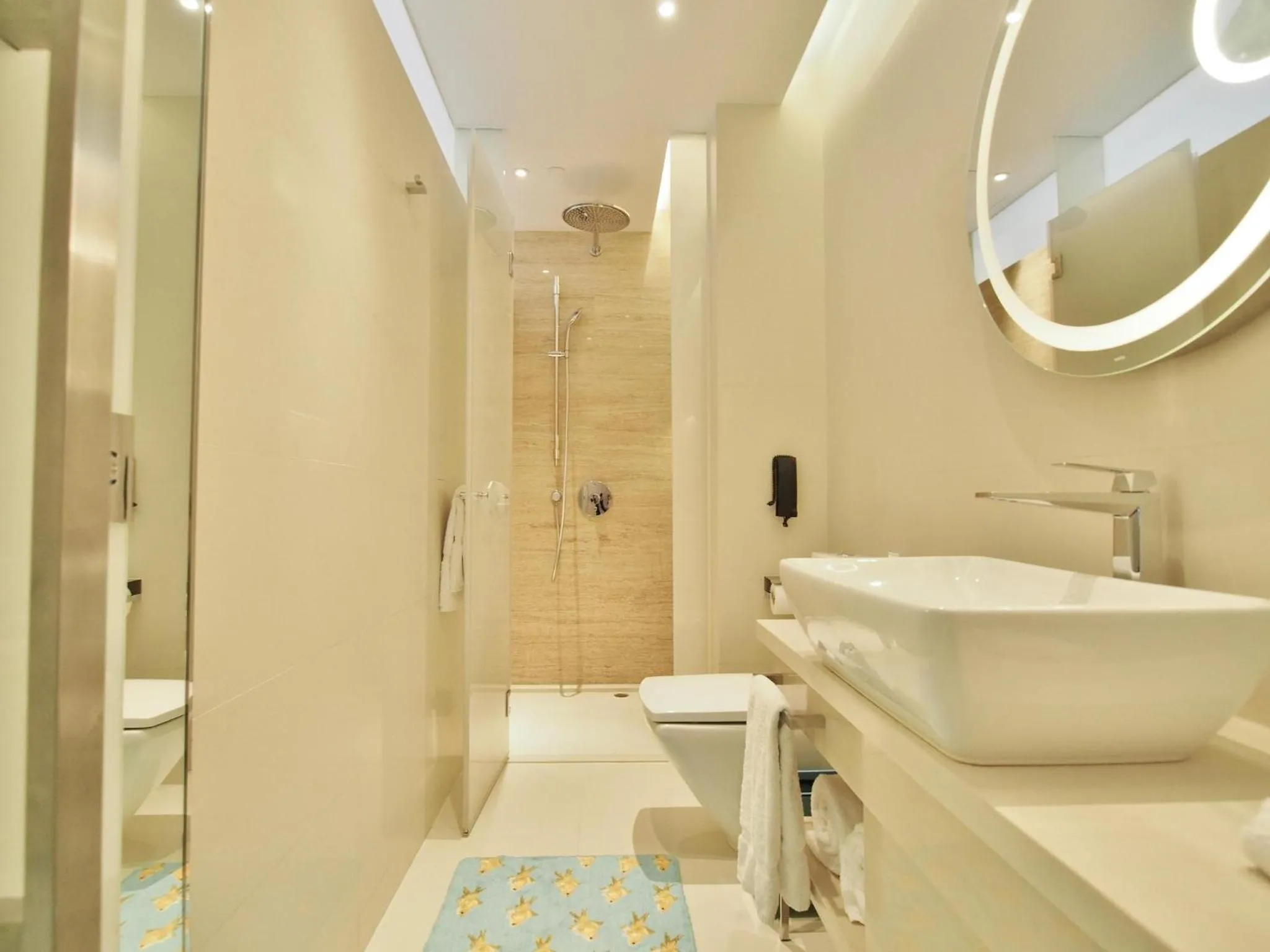 Bathroom in Hotel Indigo Hong Kong Island by IHG