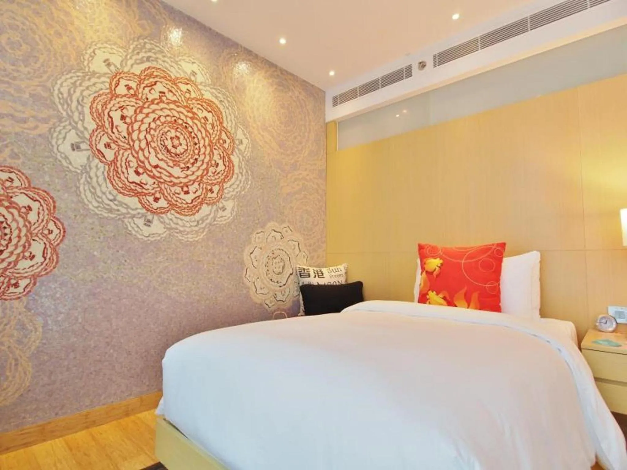 Photo of the whole room, Bed in Hotel Indigo Hong Kong Island by IHG
