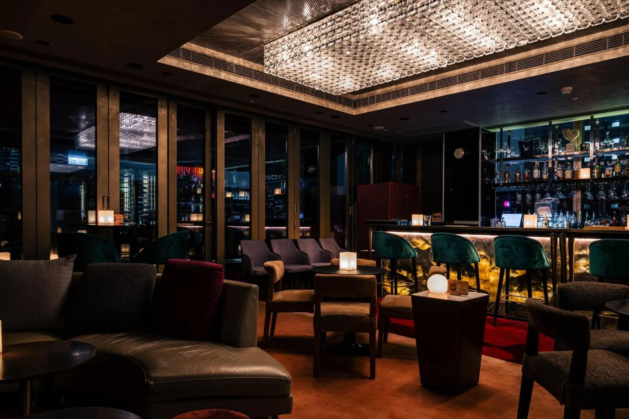 Lounge or bar in Hotel Indigo Hong Kong Island by IHG