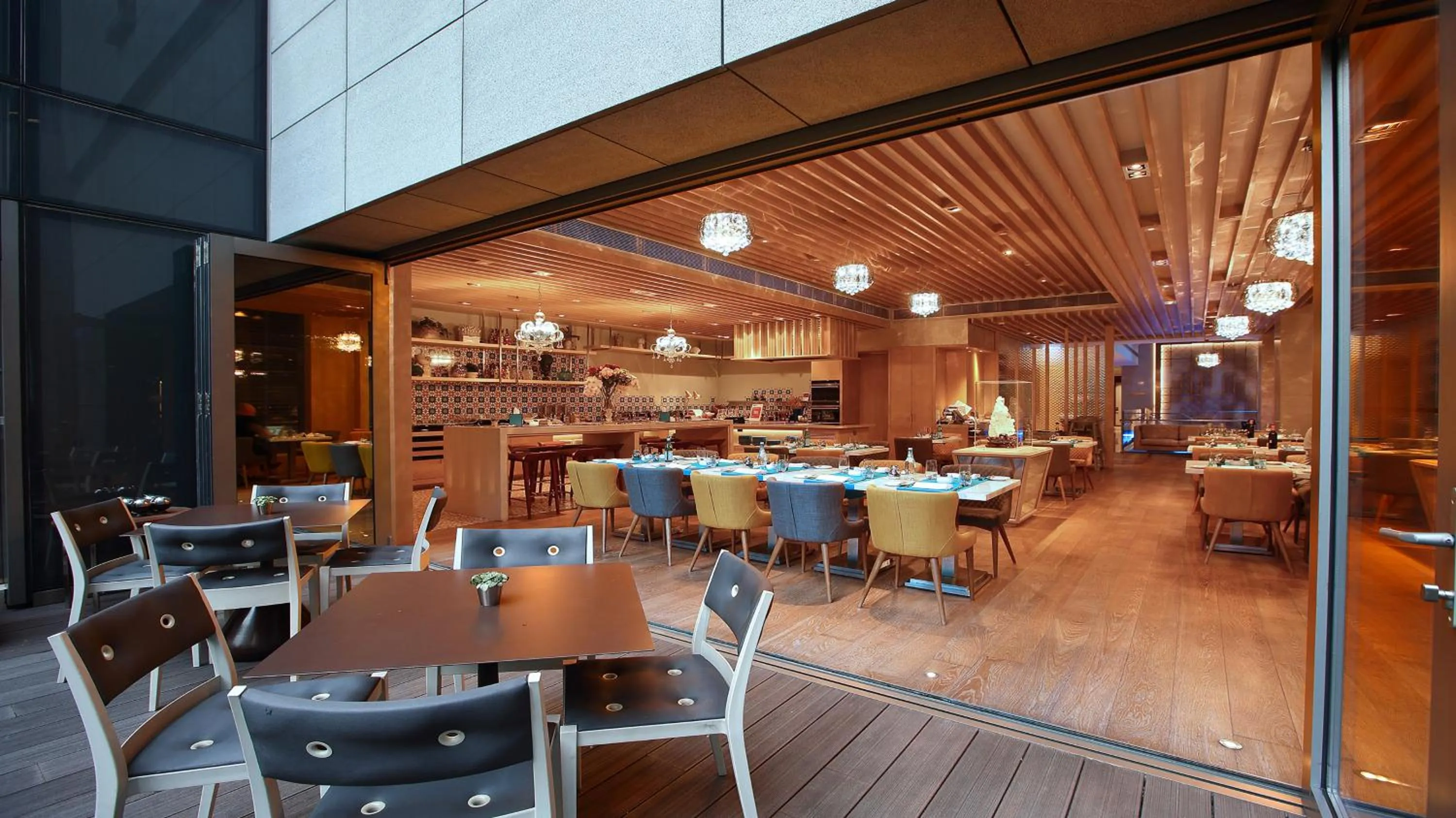 Restaurant/places to eat in Hotel Indigo Hong Kong Island by IHG