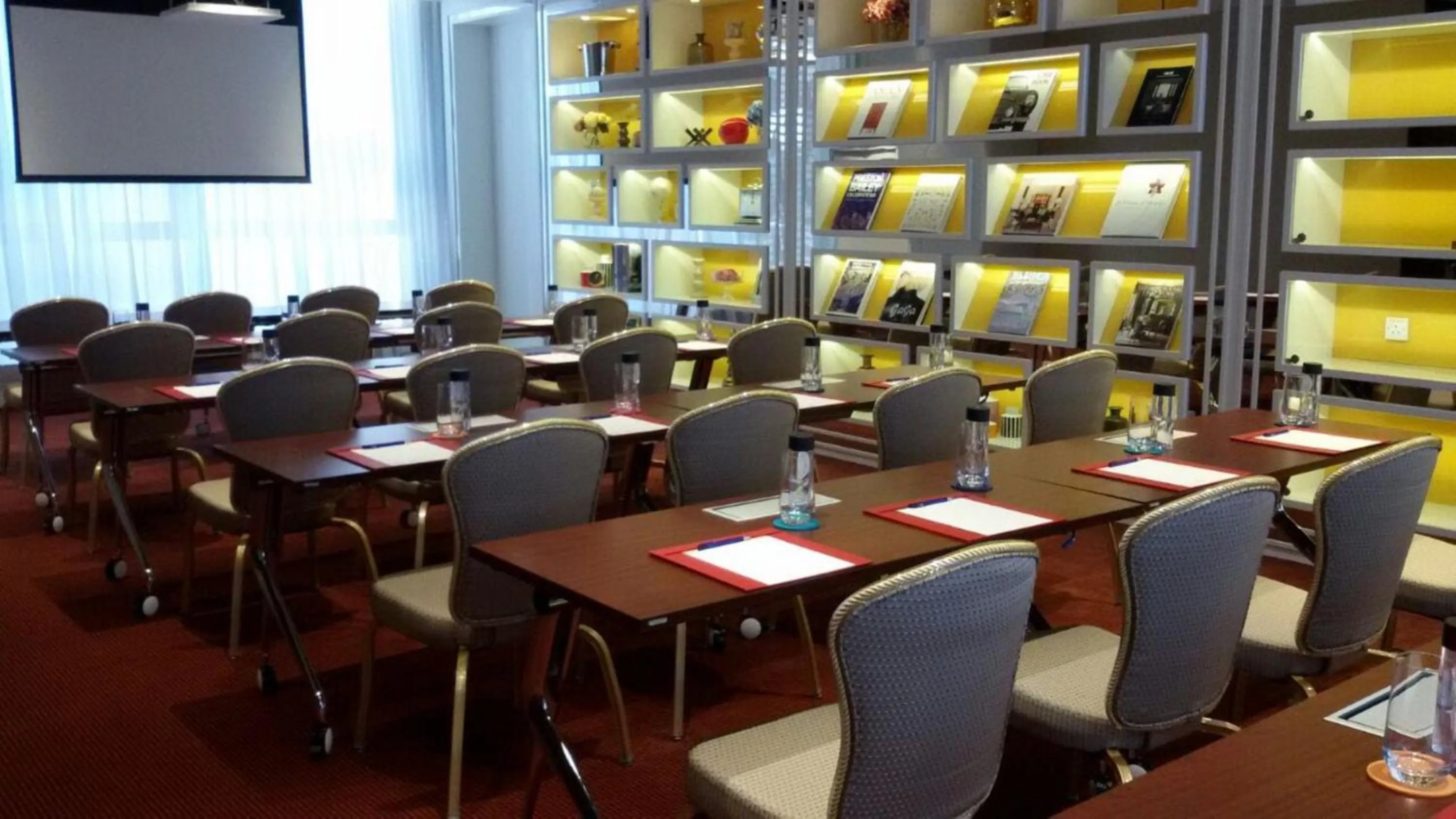 Meeting/conference room in Hotel Indigo Hong Kong Island by IHG