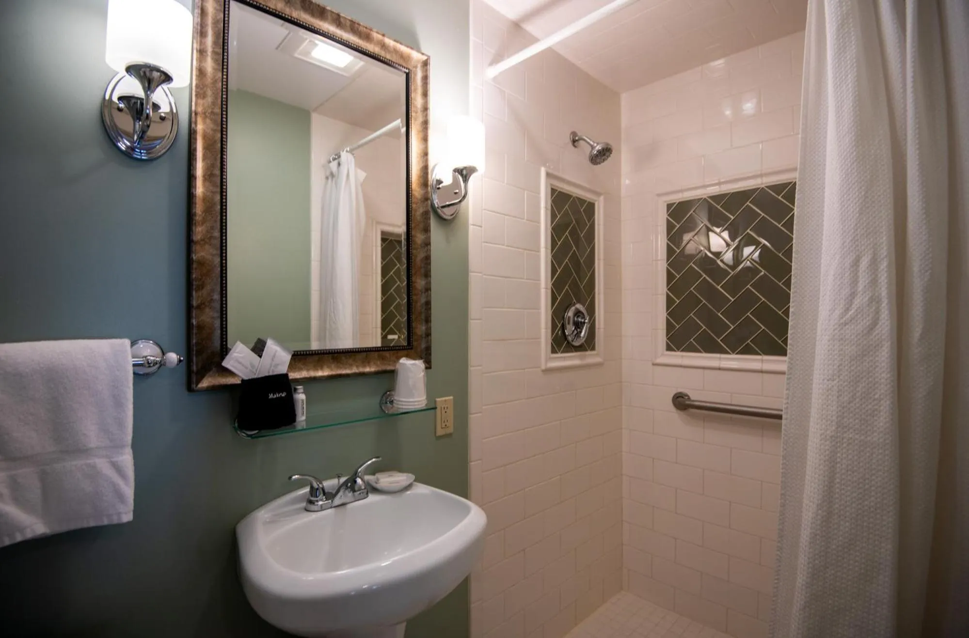 Shower in The Primrose