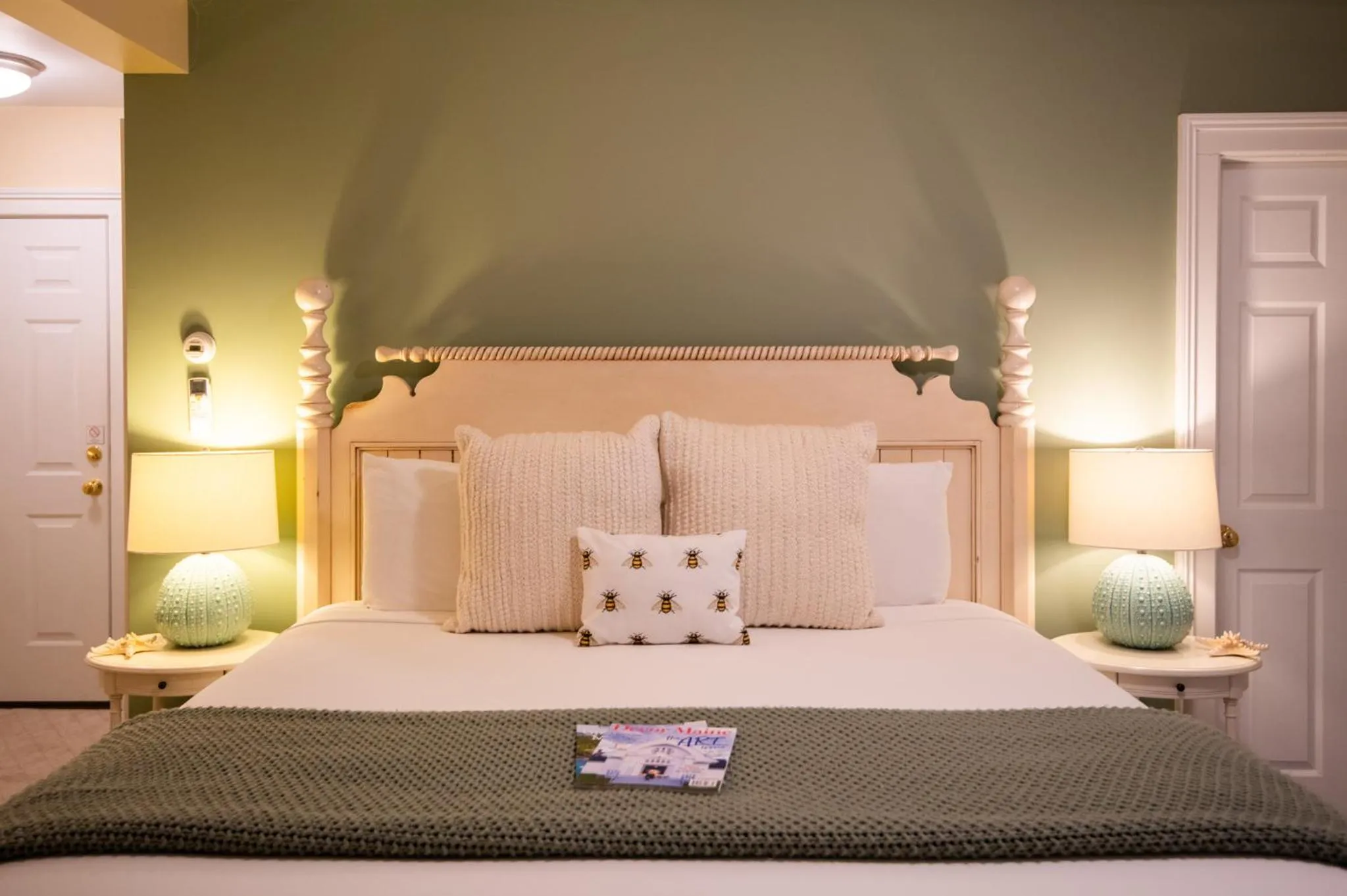 Bedroom, Bed in The Primrose