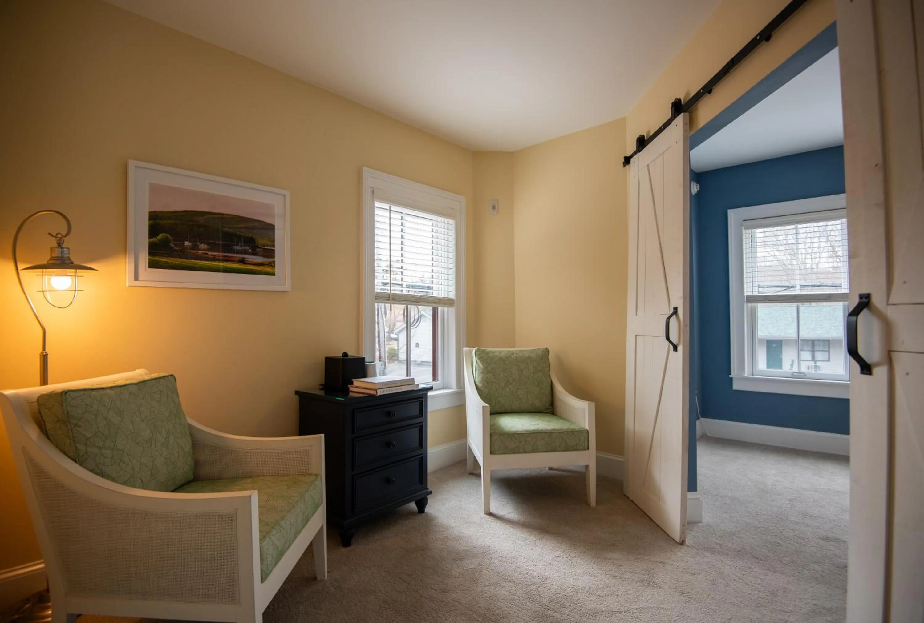 Seating area, Bed in The Primrose