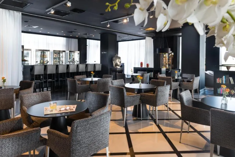 Communal lounge/ TV room in Leonardo Boutique Hotel Tel Aviv