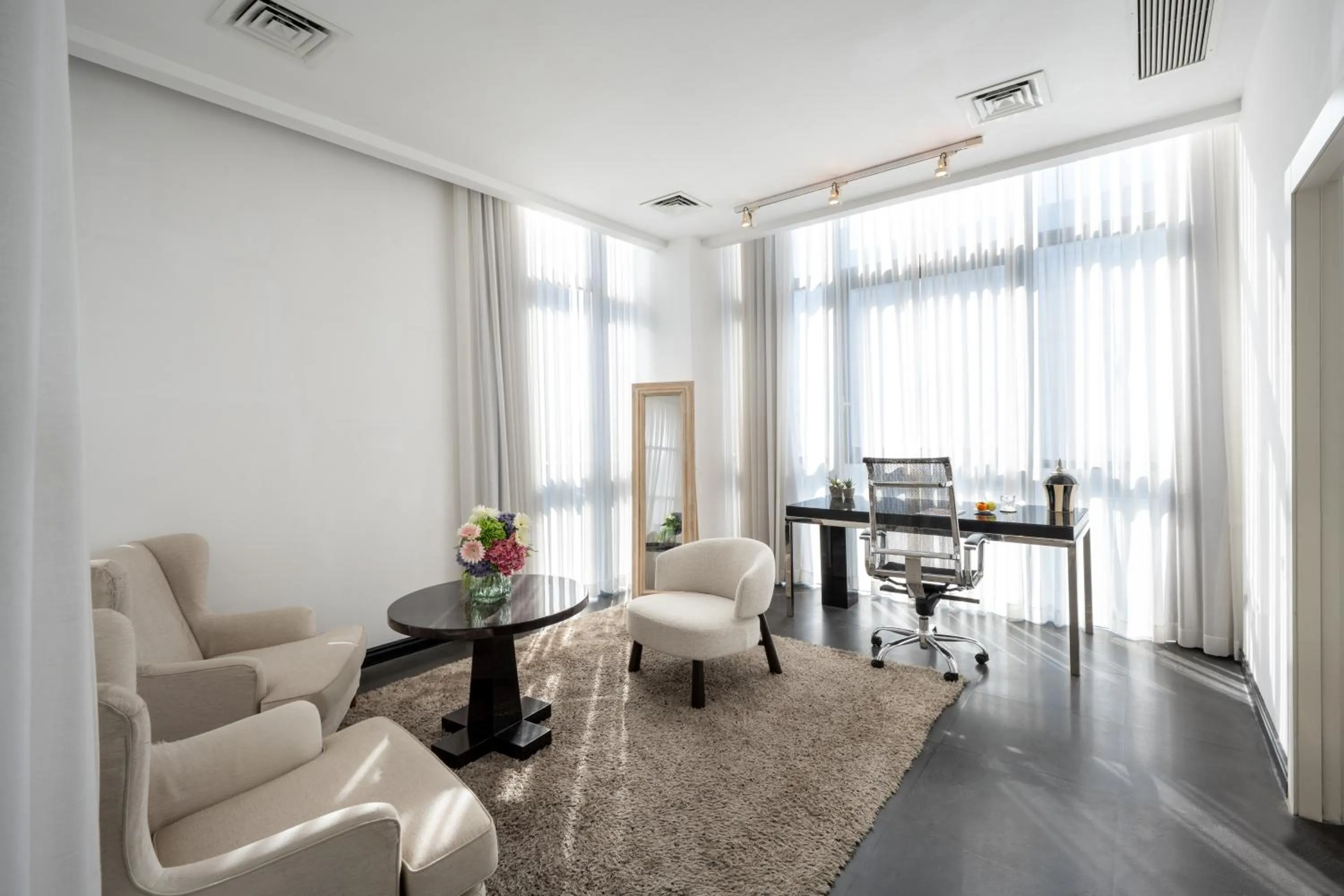 Seating area in Leonardo Boutique Hotel Tel Aviv