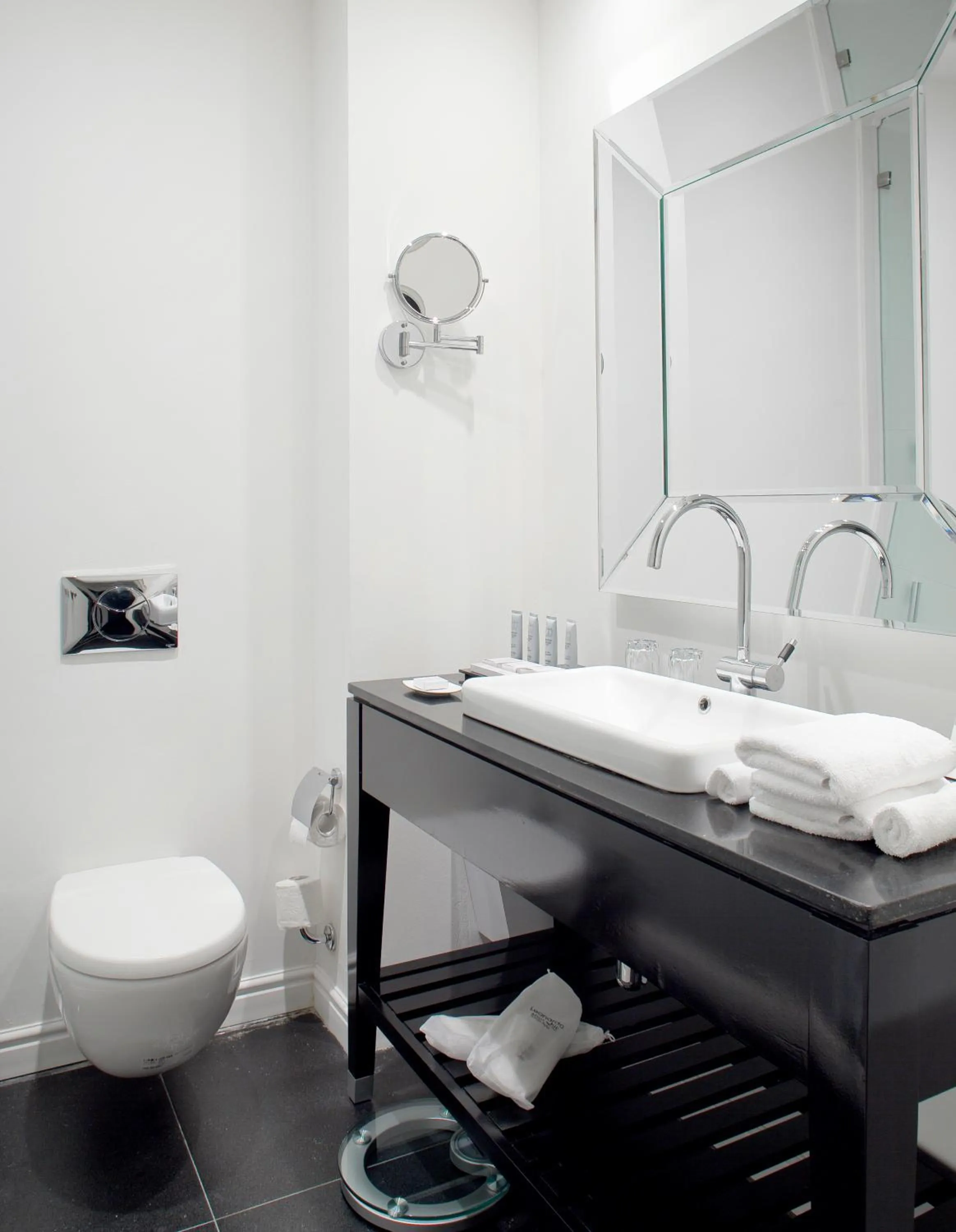 Bathroom in Leonardo Boutique Hotel Tel Aviv