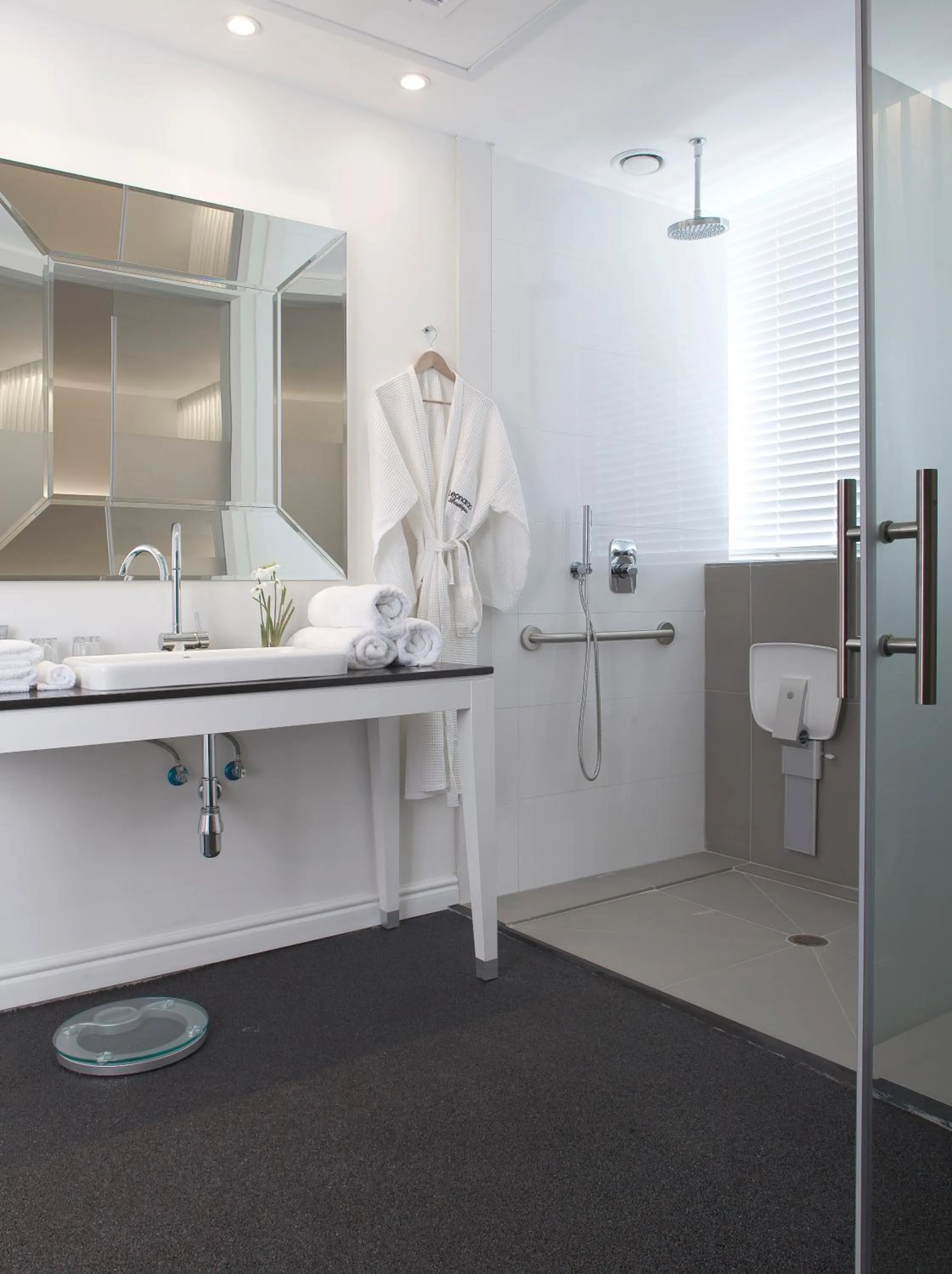 Bathroom in Leonardo Boutique Hotel Tel Aviv