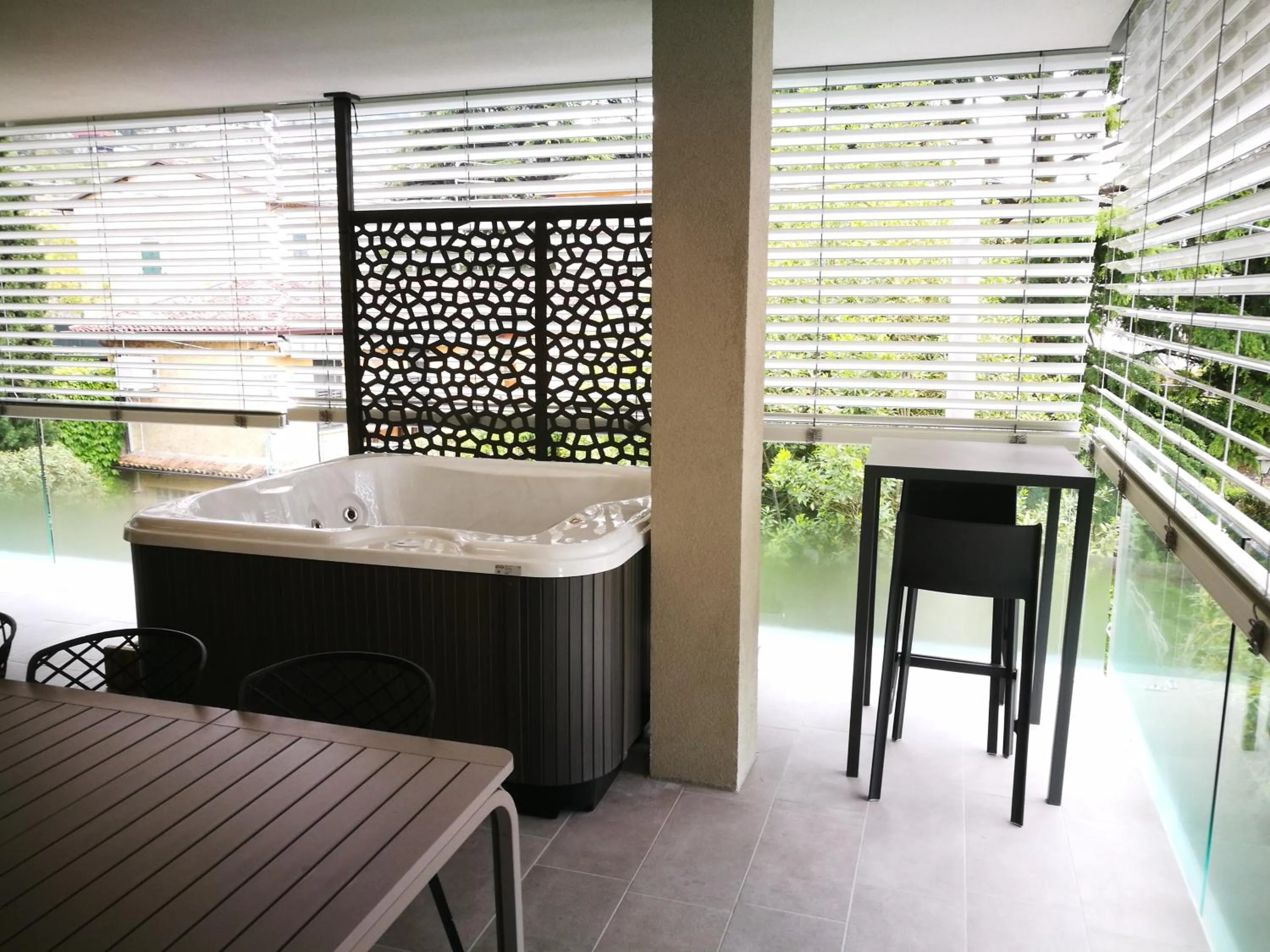 Hot Tub in Suite Laura - Torri del Benaco