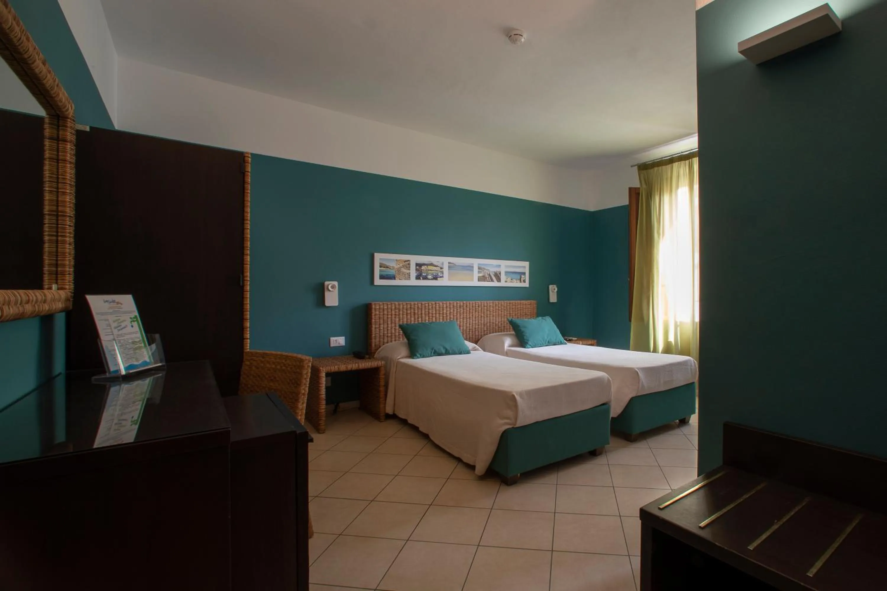 Photo of the whole room, Bed in Insula Hotel