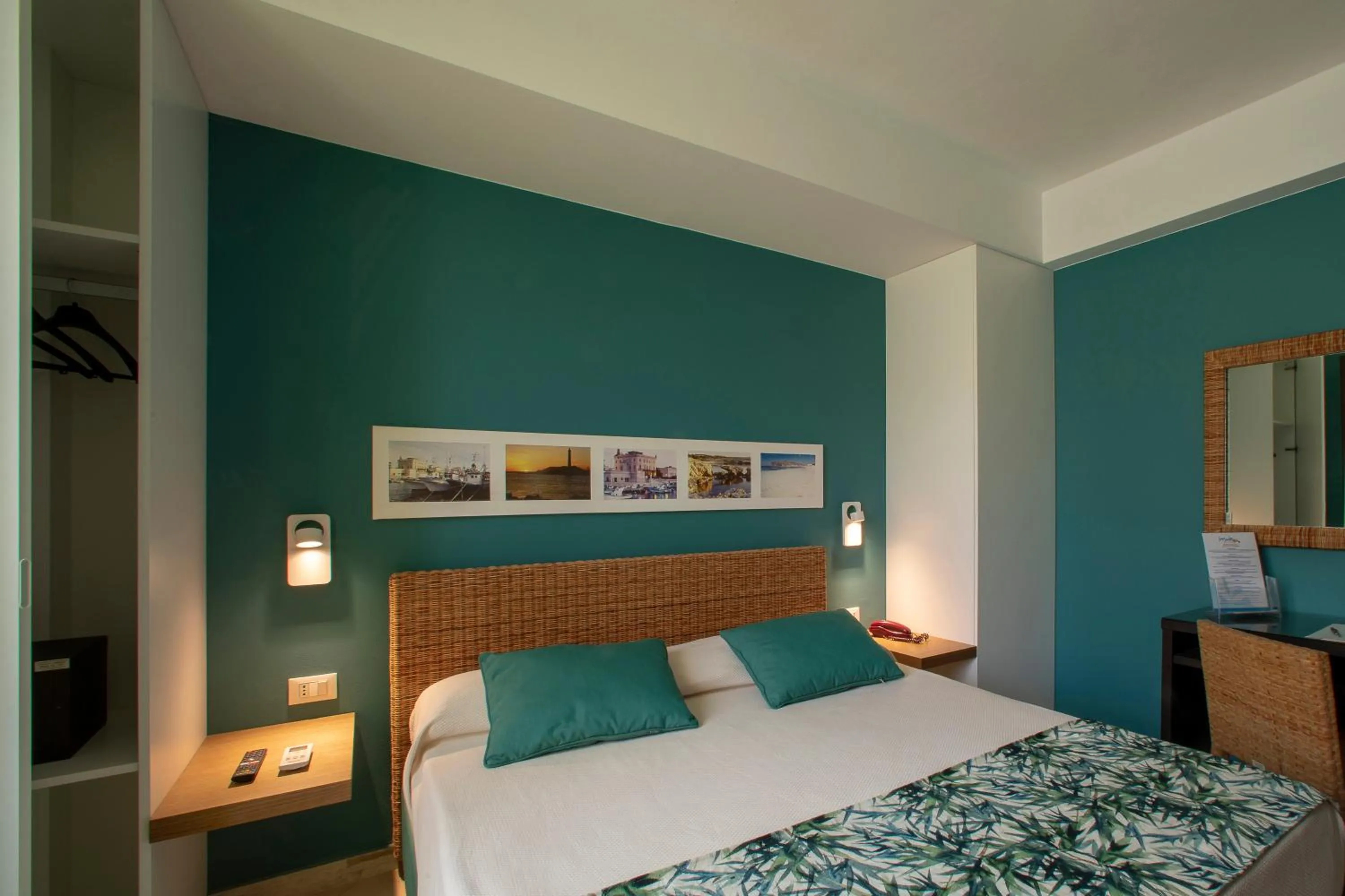 Photo of the whole room, Bed in Insula Hotel