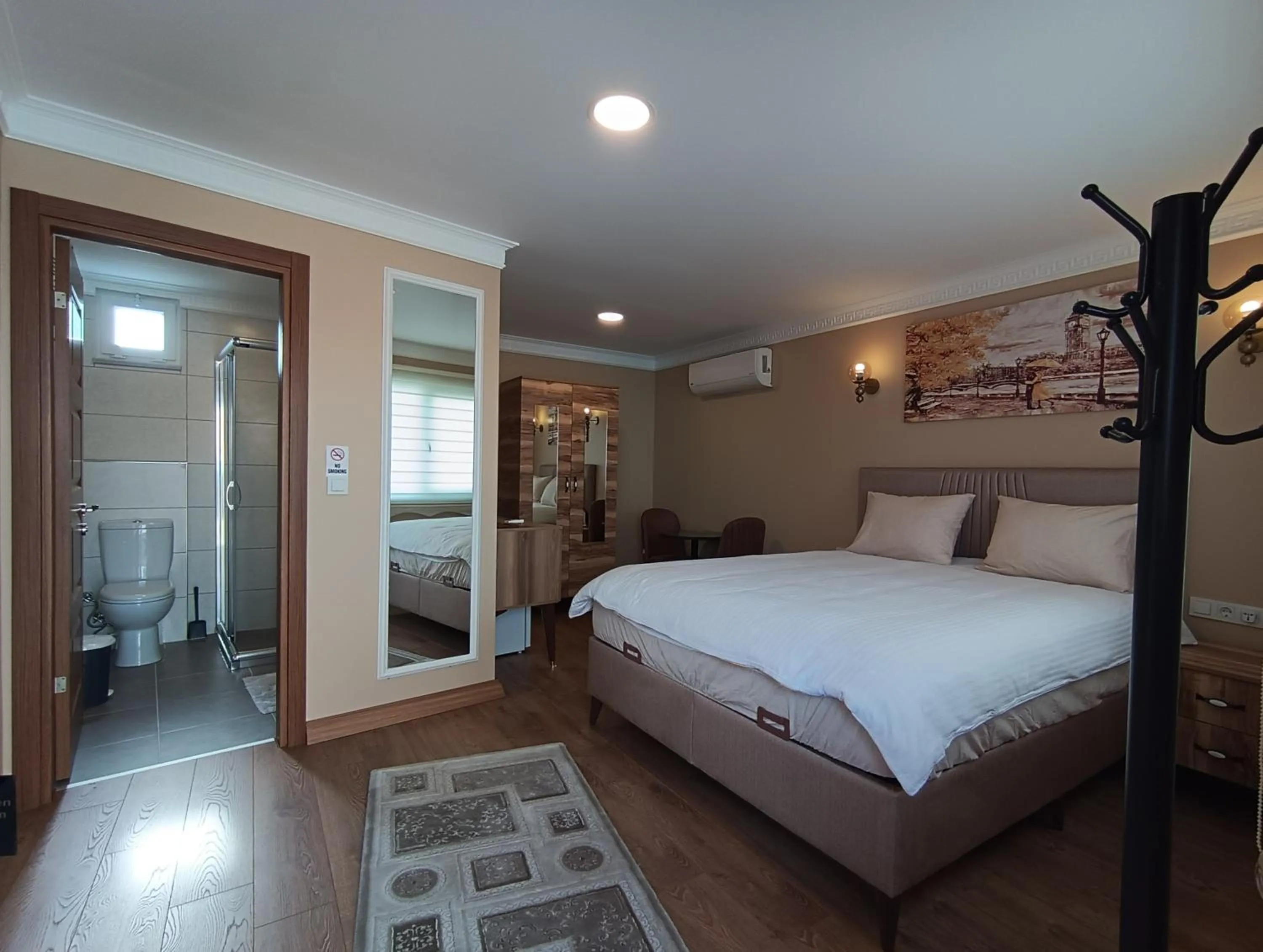 Photo of the whole room, Bed in Little Palace Blue Apartment