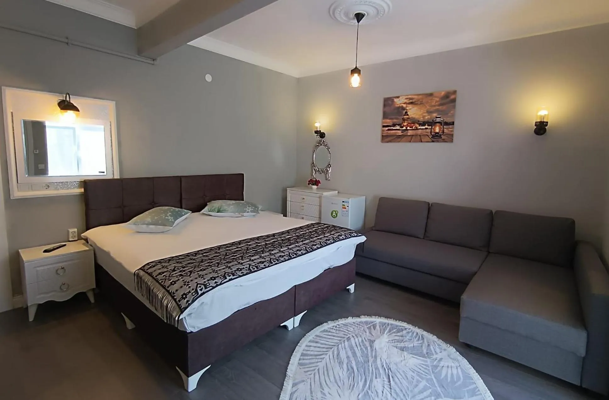 Bathroom, Bed in Little Palace Blue Apartment