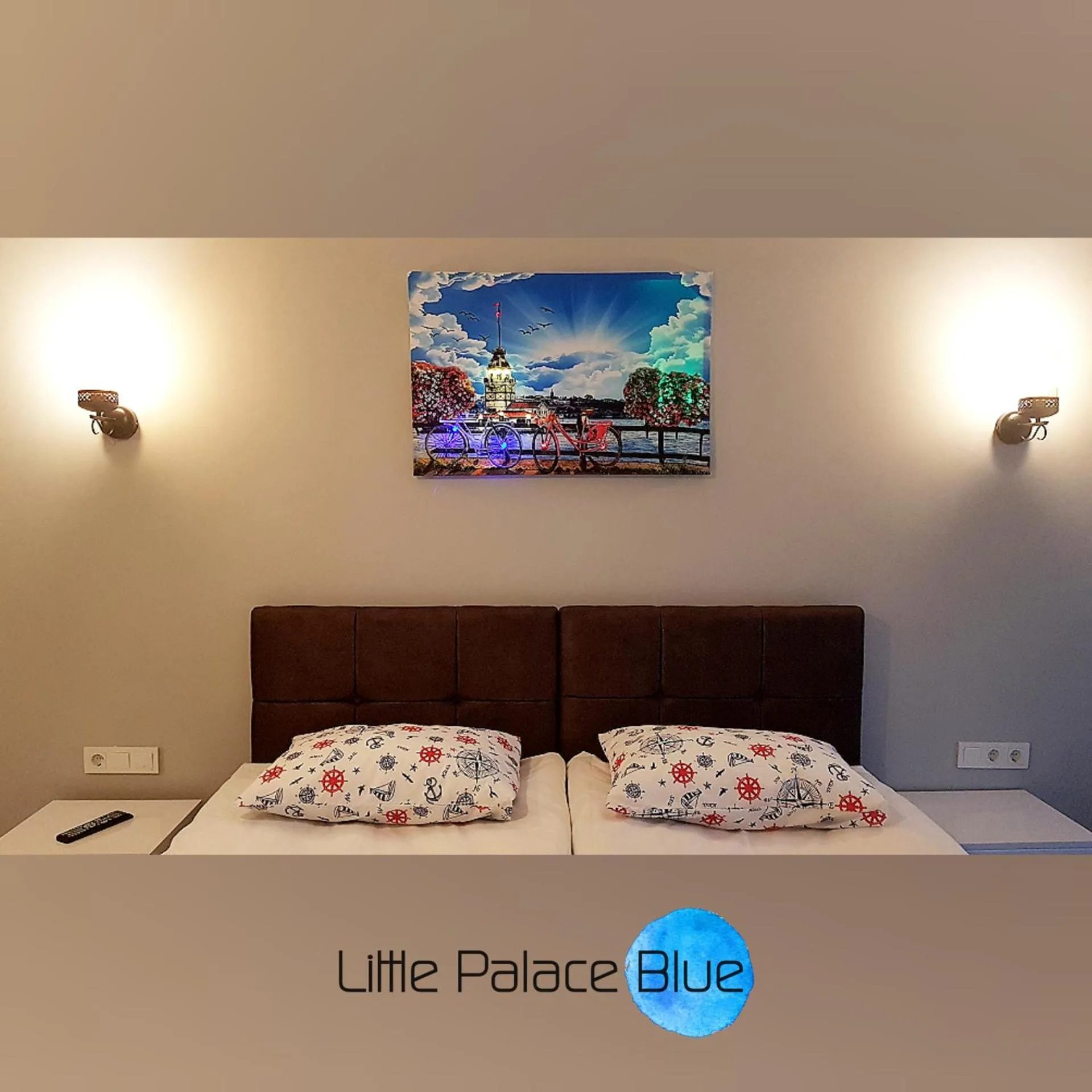 Communal lounge/ TV room, Bed in Little Palace Blue Apartment