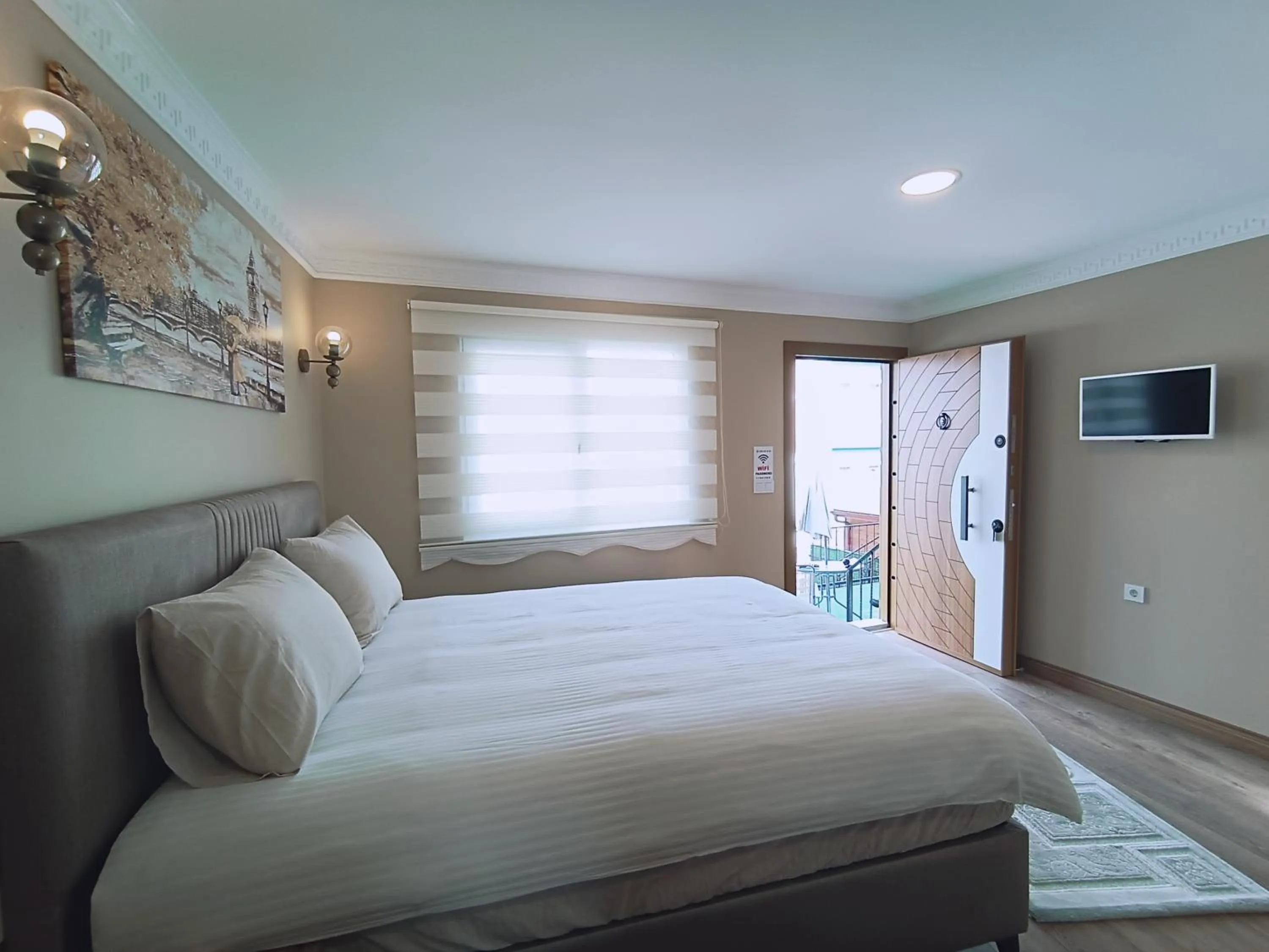 Photo of the whole room, Bed in Little Palace Blue Apartment