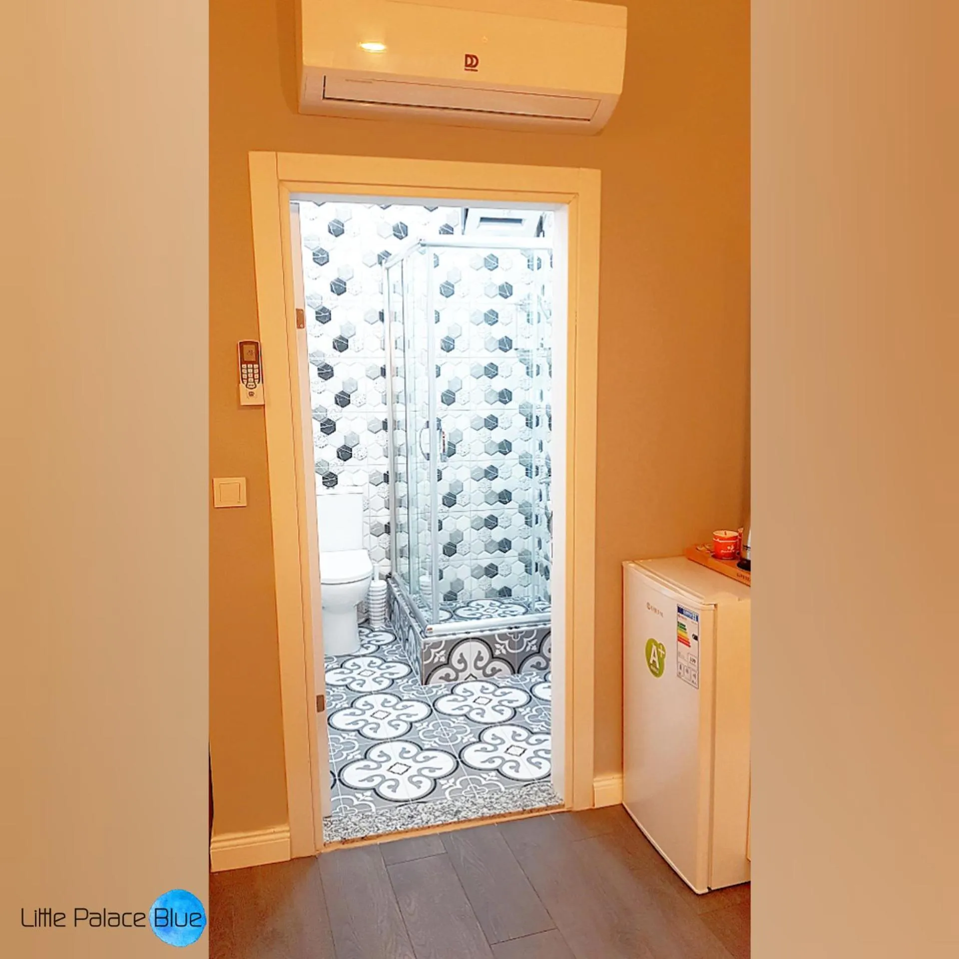 Bathroom in Little Palace Blue Apartment