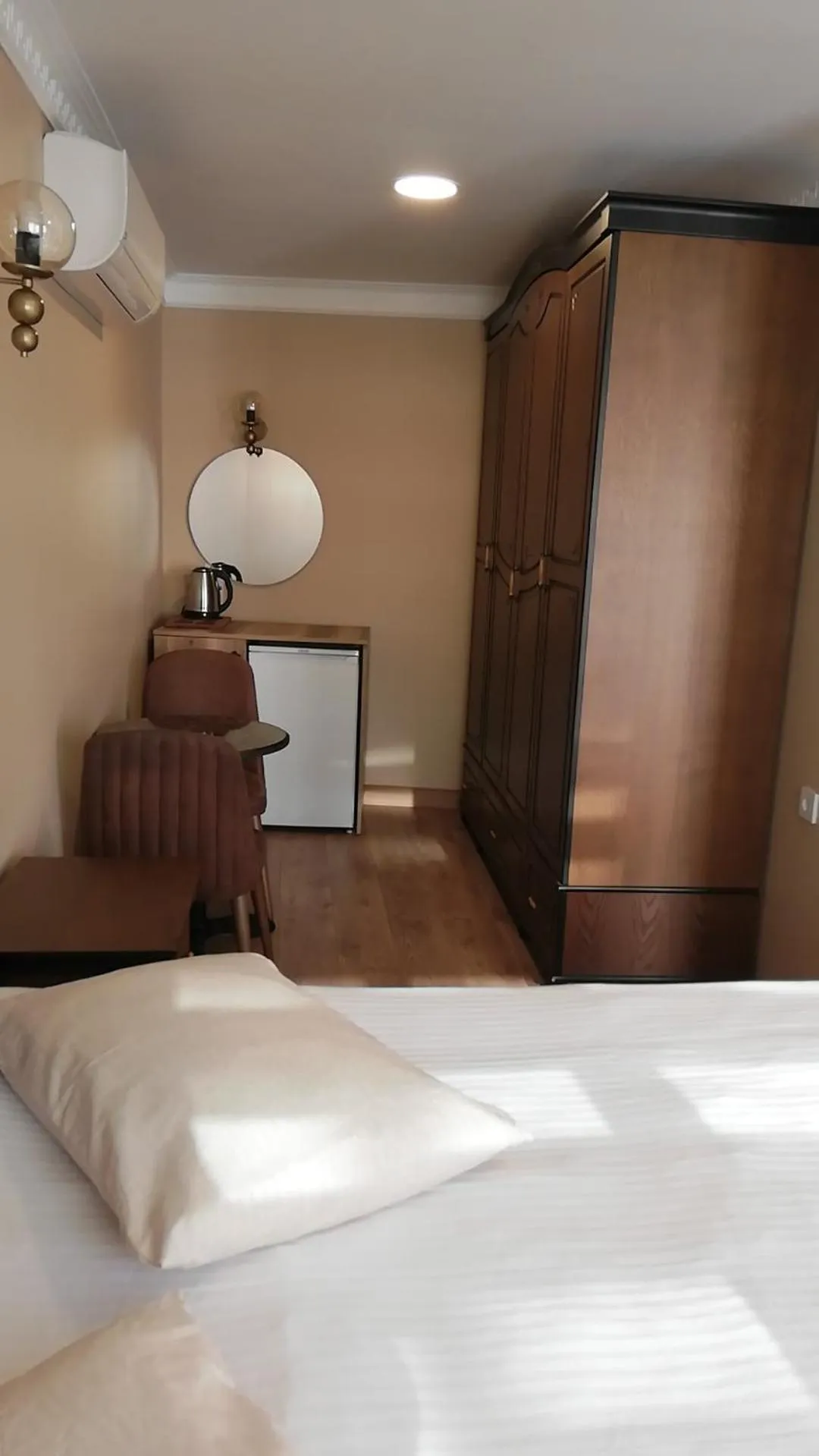 wardrobe, Bed in Little Palace Blue Apartment