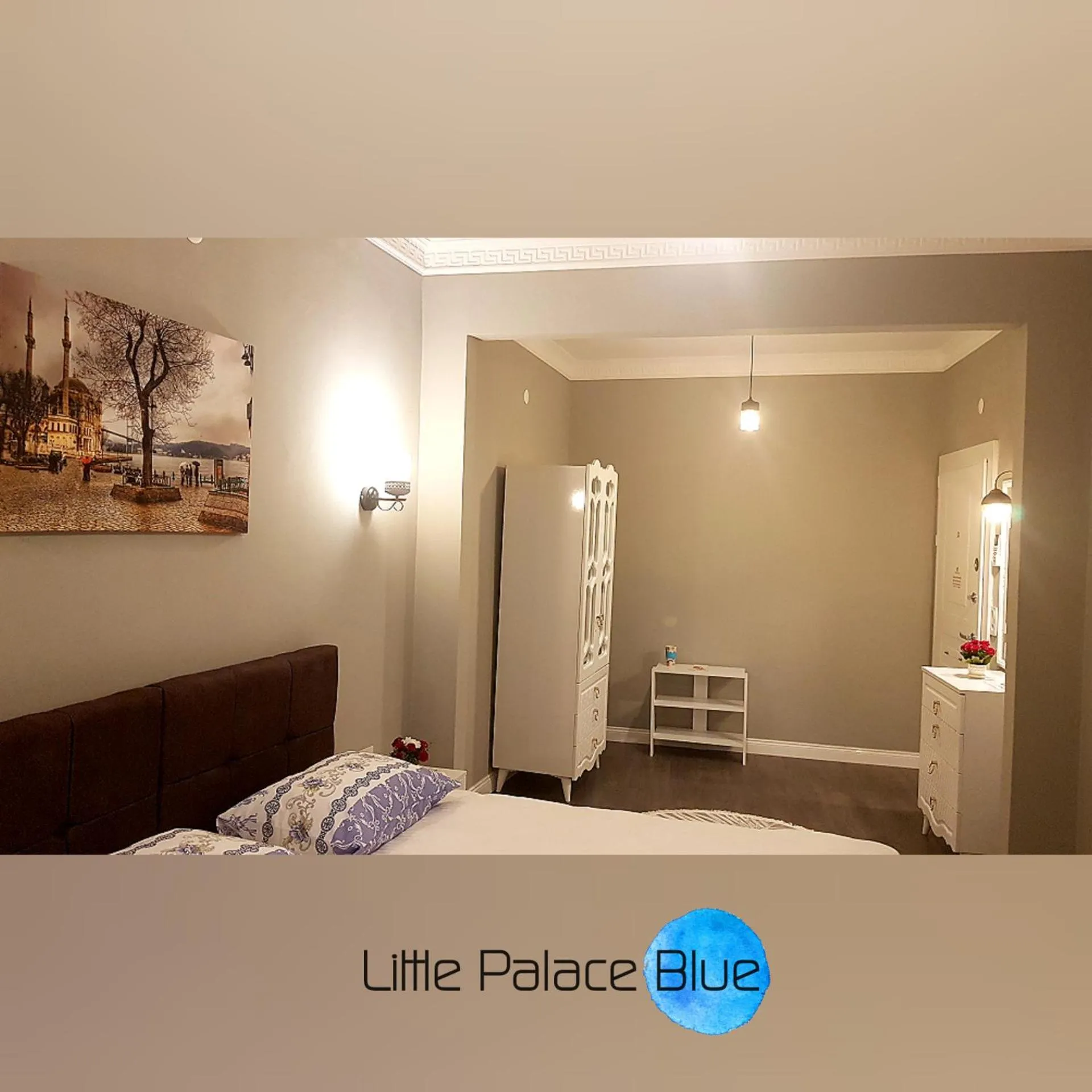 Photo of the whole room, Bed in Little Palace Blue Apartment