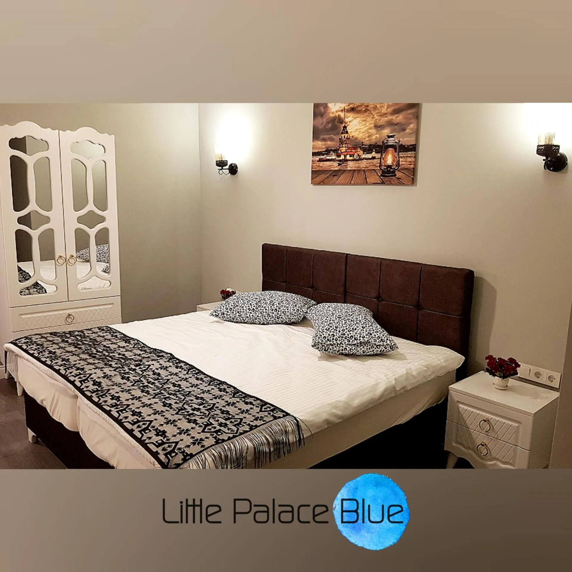 Bed in Little Palace Blue Apartment