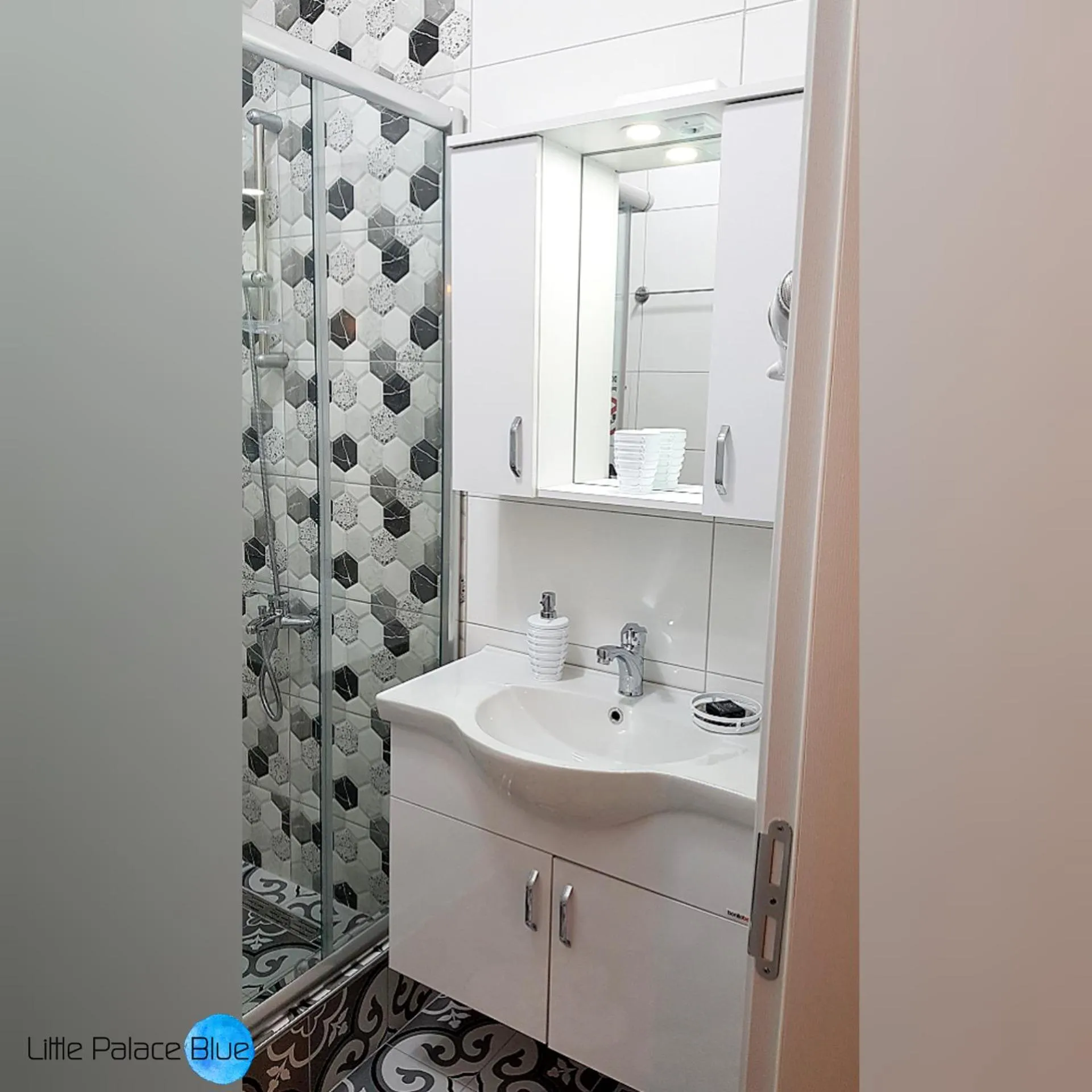 Bathroom in Little Palace Blue Apartment