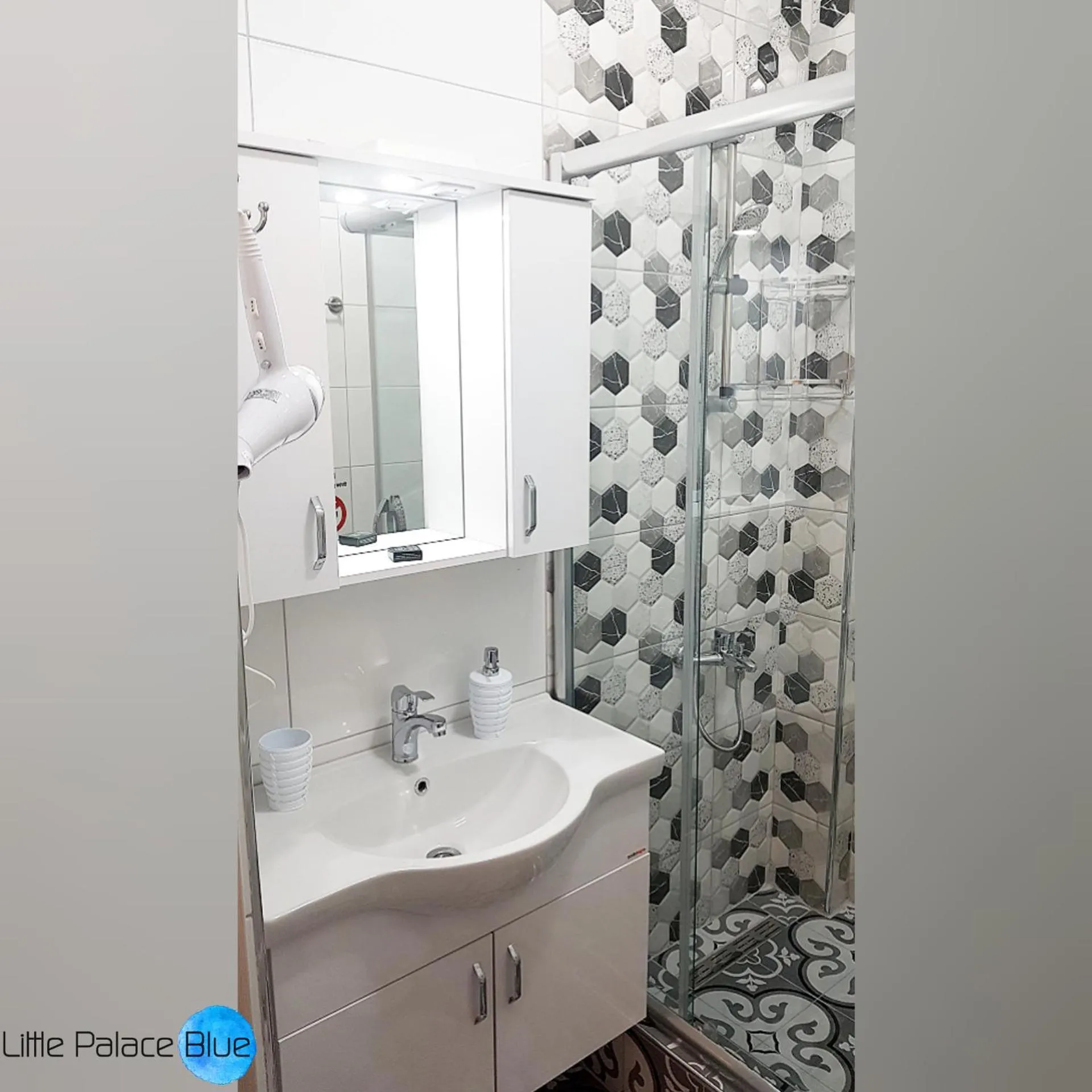 Bathroom in Little Palace Blue Apartment