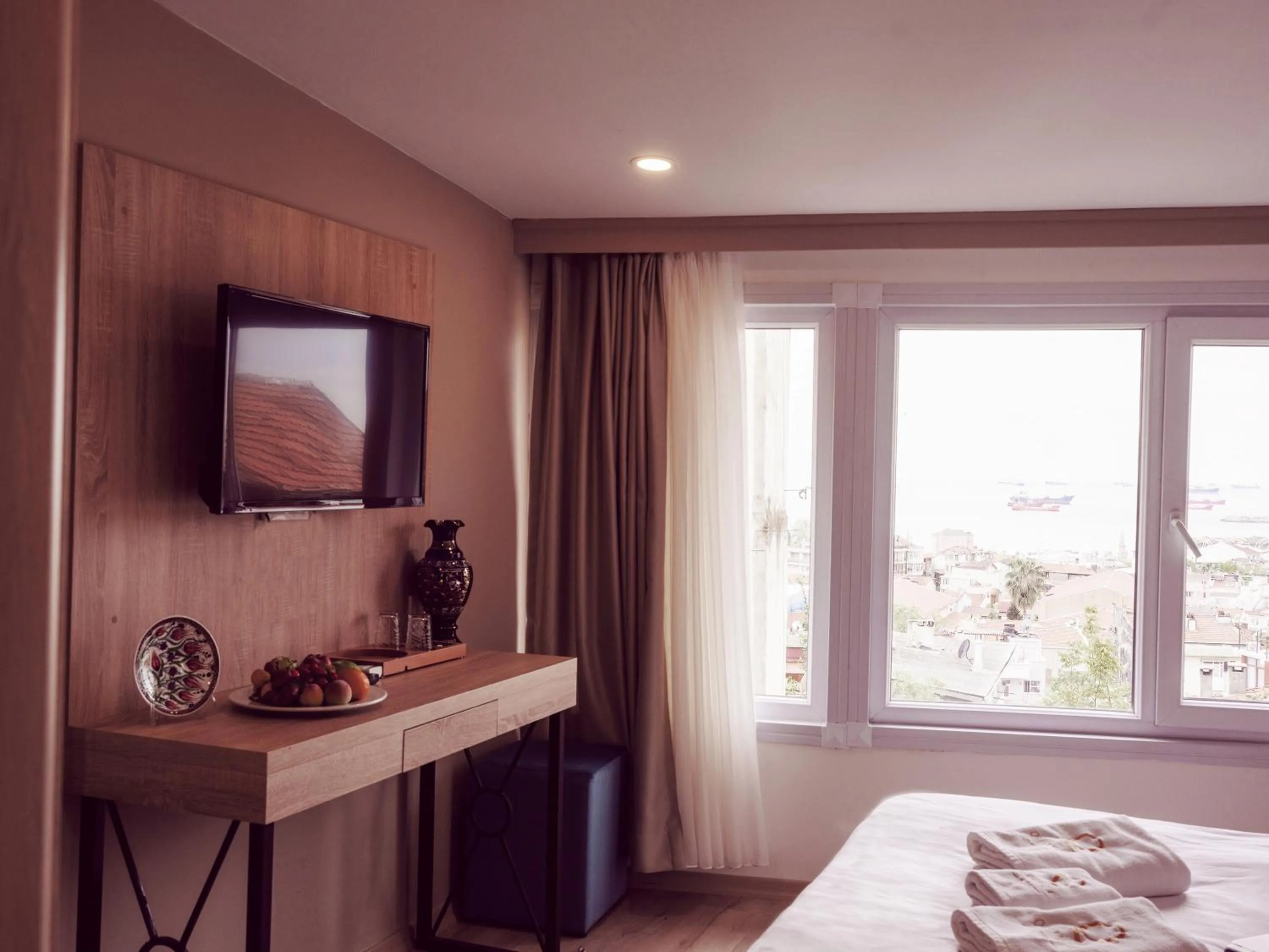 TV and multimedia, Bed in THE LAİLA HOTEL