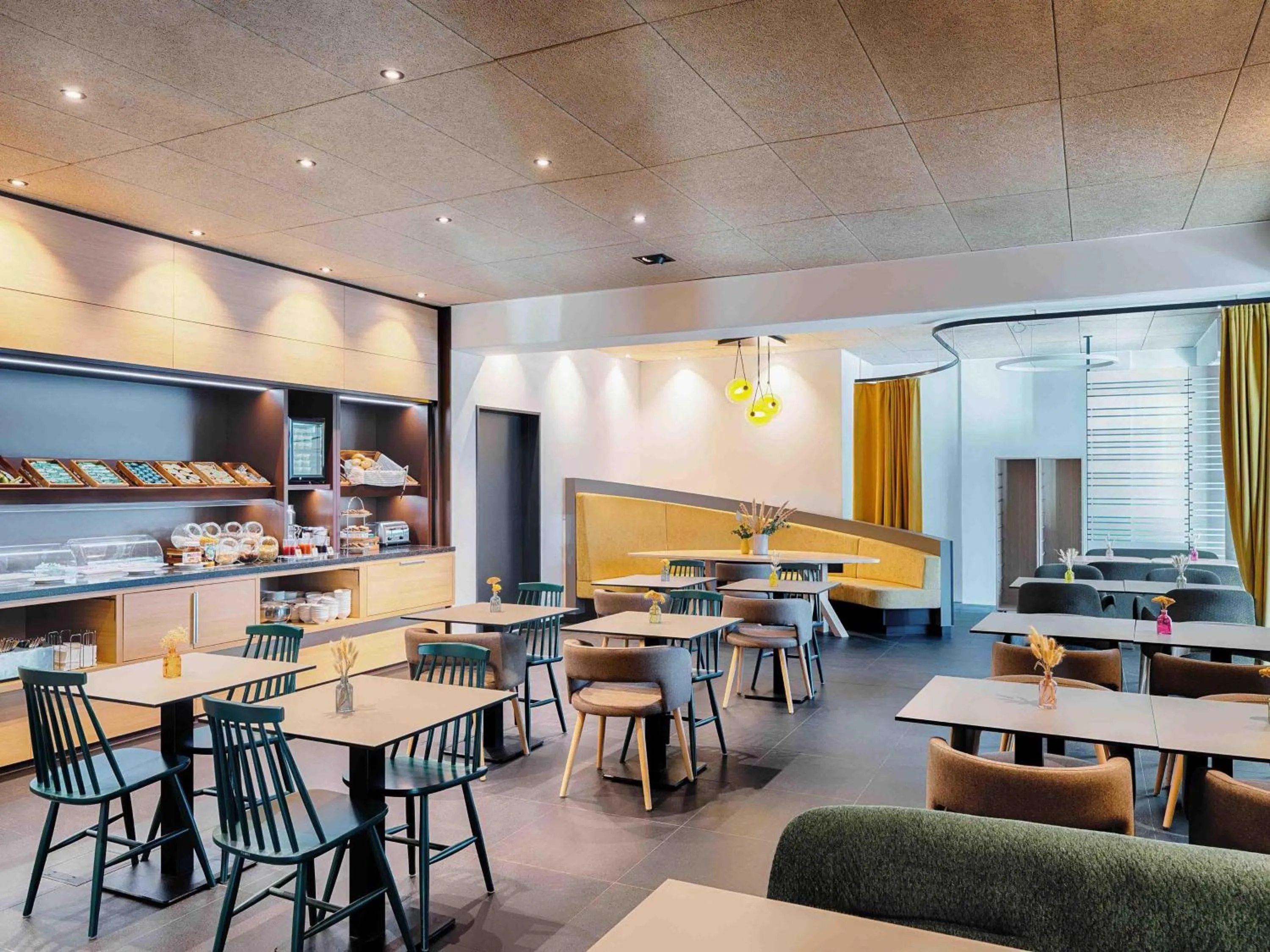 Restaurant/places to eat in B&B Hotel Nürnberg-Plärrer