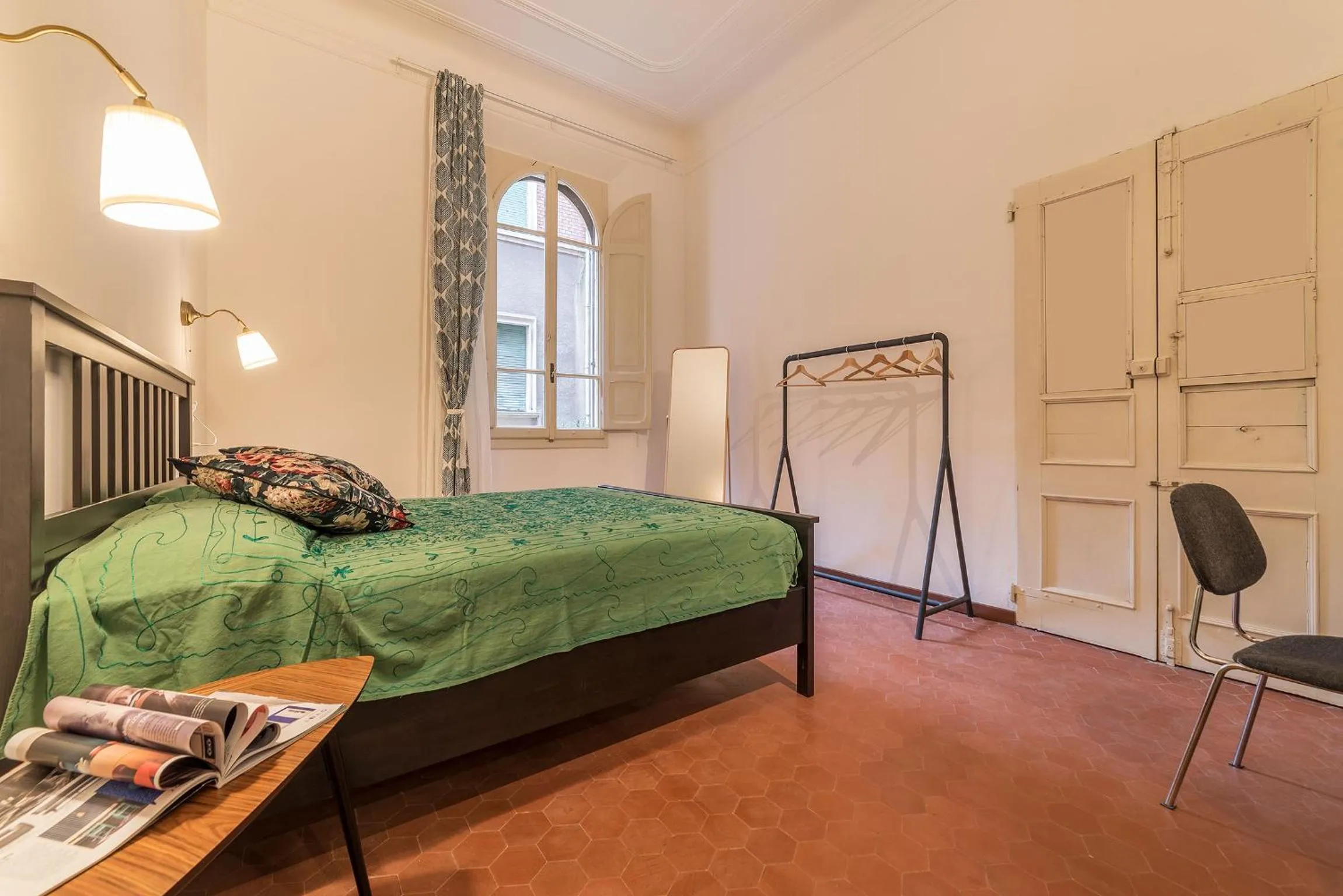 Bedroom, Bed in Tilia