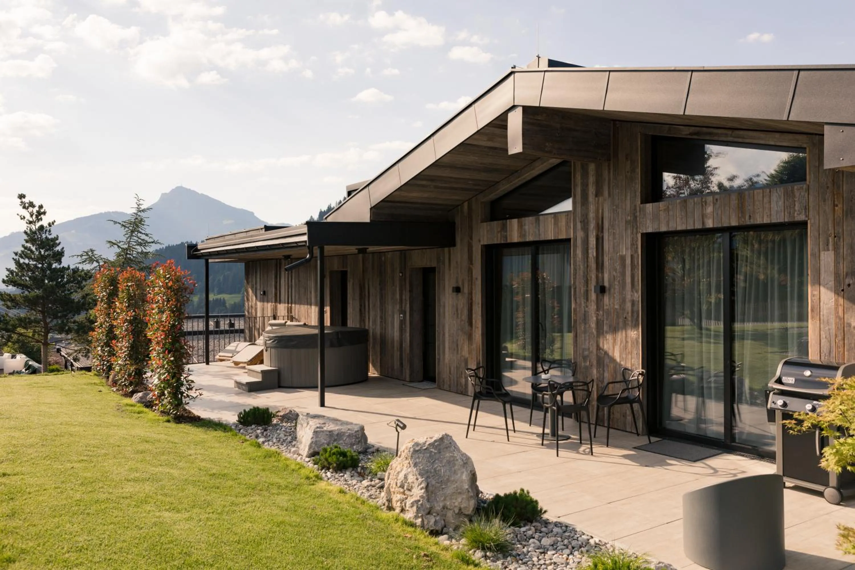 Hot Tub in GOING TRIPLE A apartments WEST