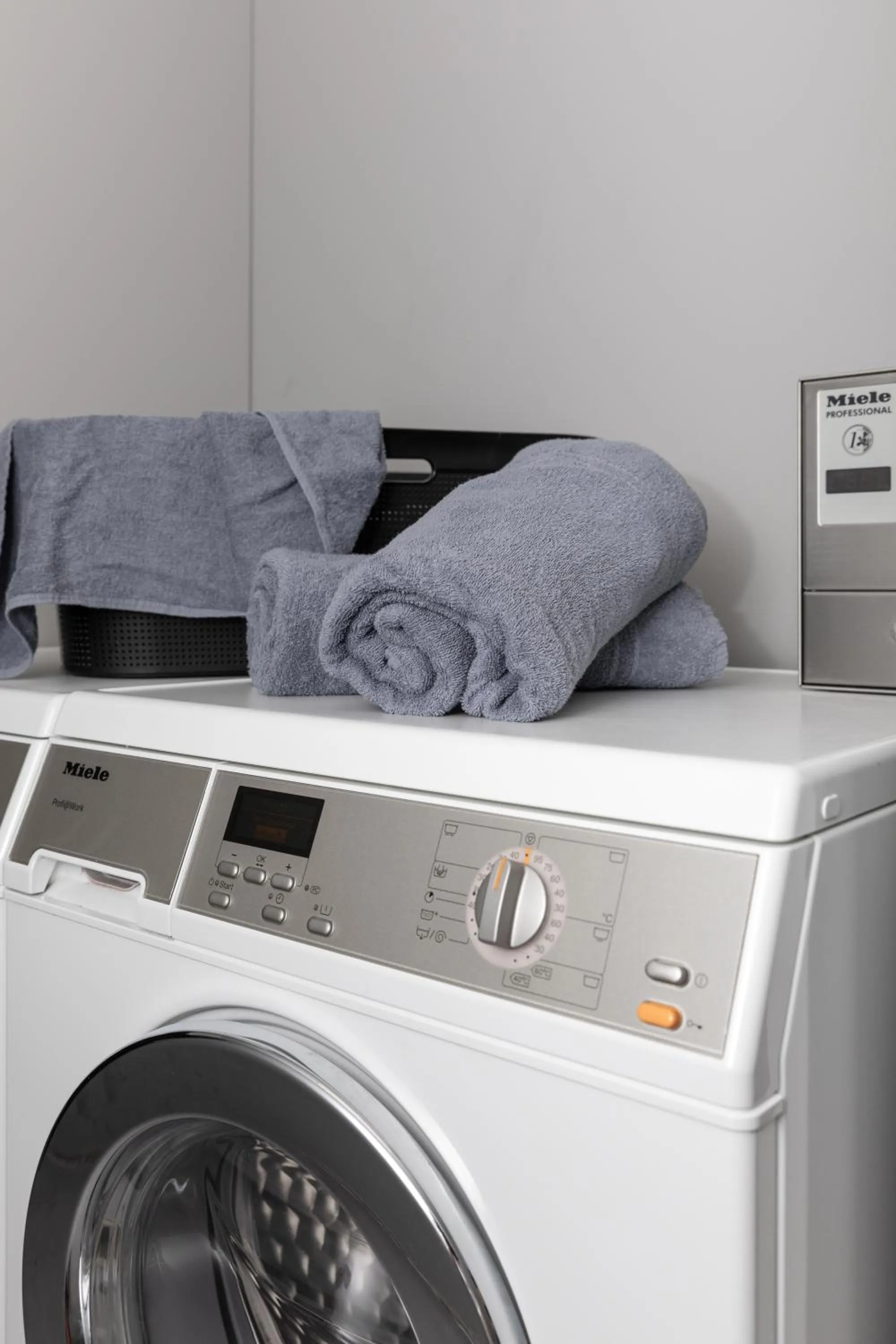 washing machine in GOING TRIPLE A apartments WEST