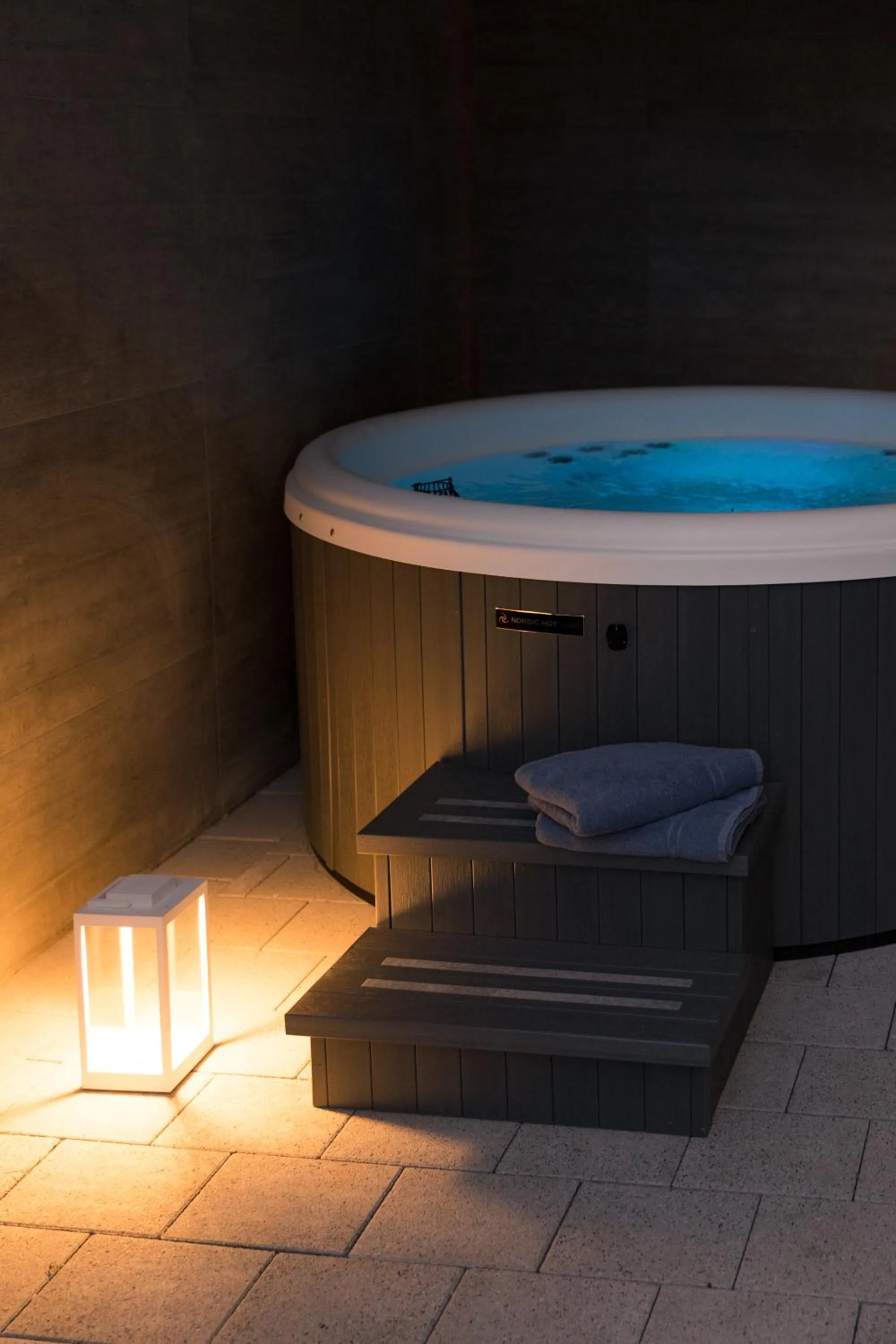 Hot Tub in GOING TRIPLE A apartments WEST