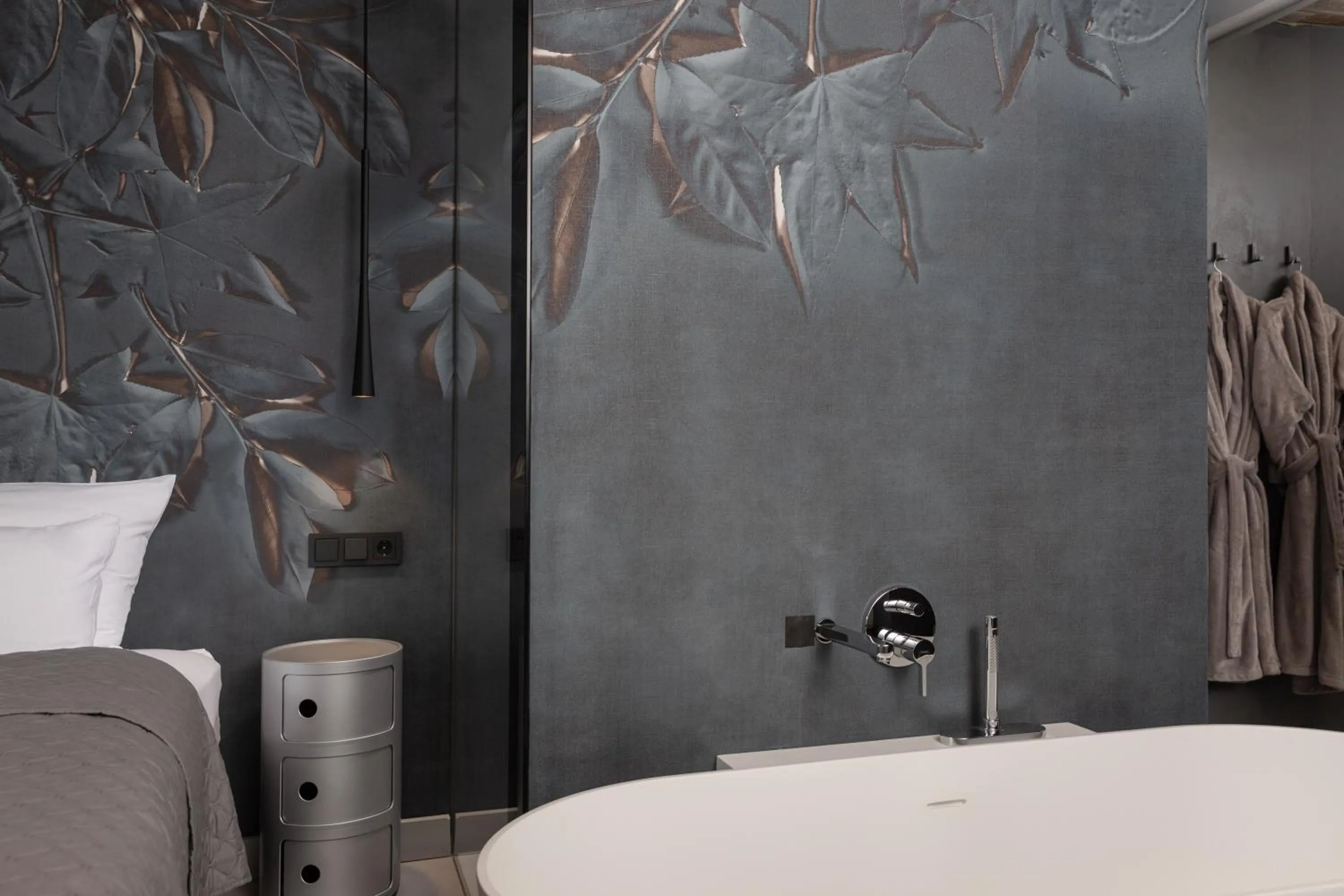 Bathroom, Bed in GOING TRIPLE A apartments WEST