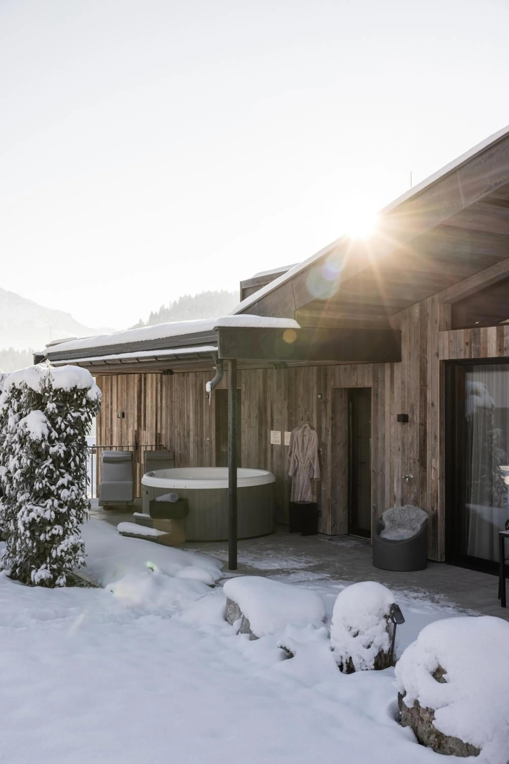 Hot Tub in GOING TRIPLE A apartments WEST