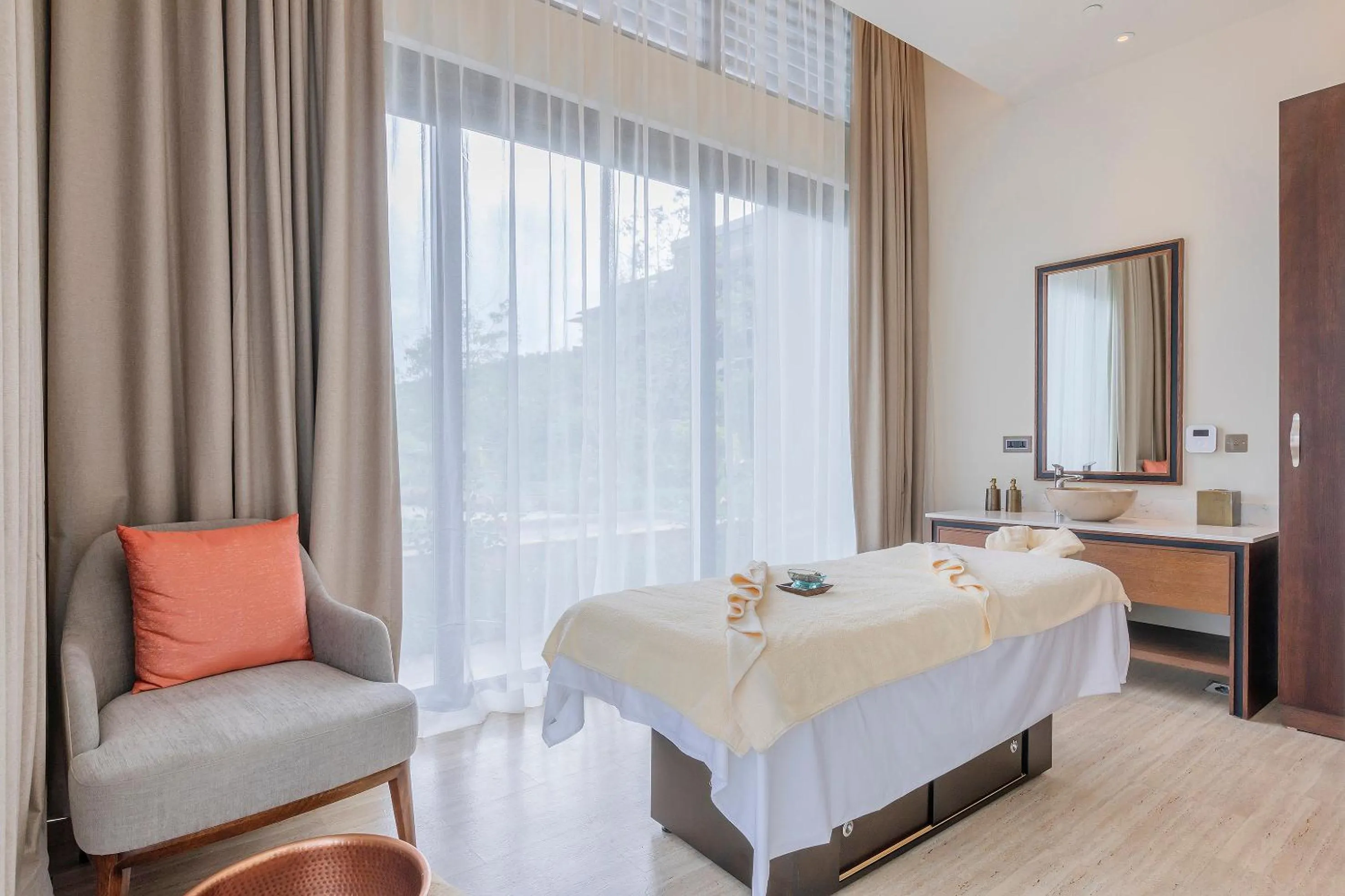 Massage, Bed in Gran Melia Arusha