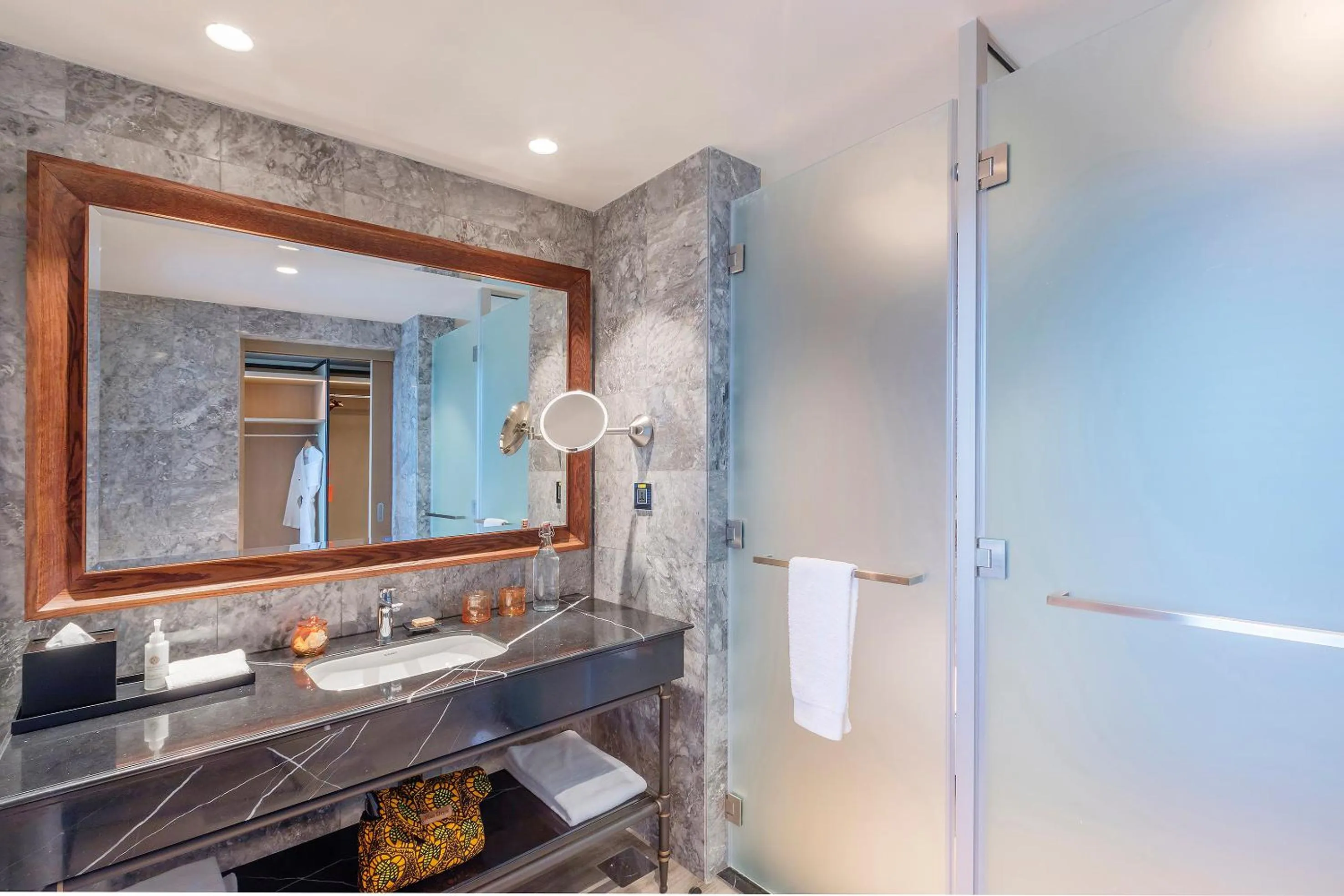 Shower in Gran Melia Arusha