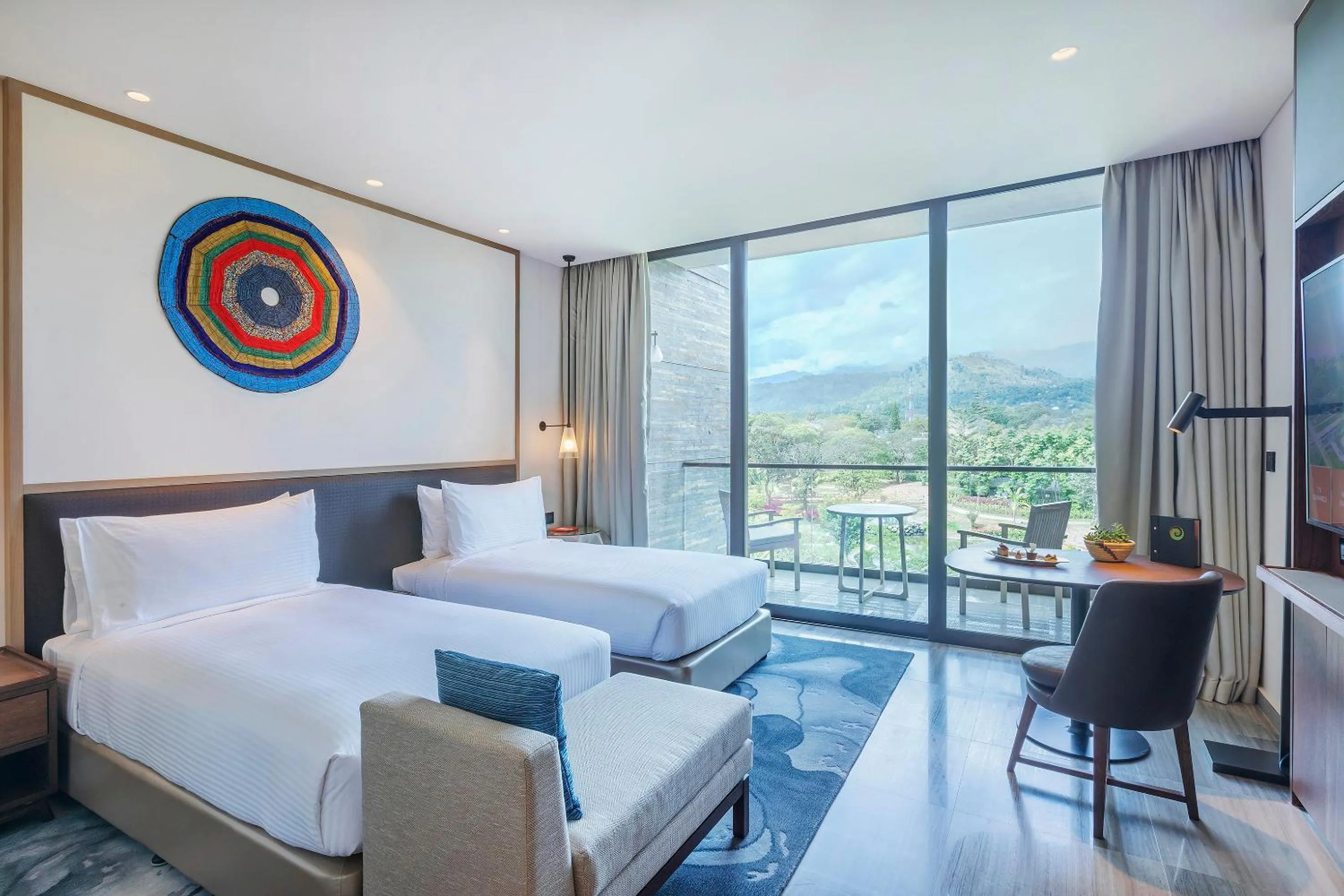 Shower, Bed in Gran Melia Arusha