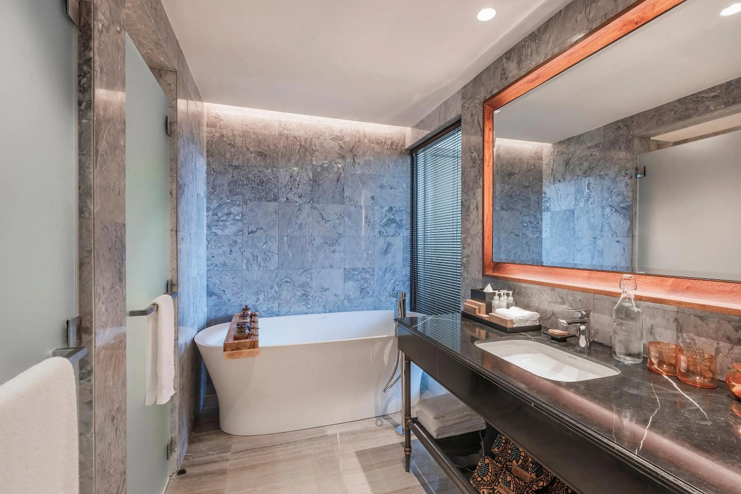 Shower in Gran Melia Arusha