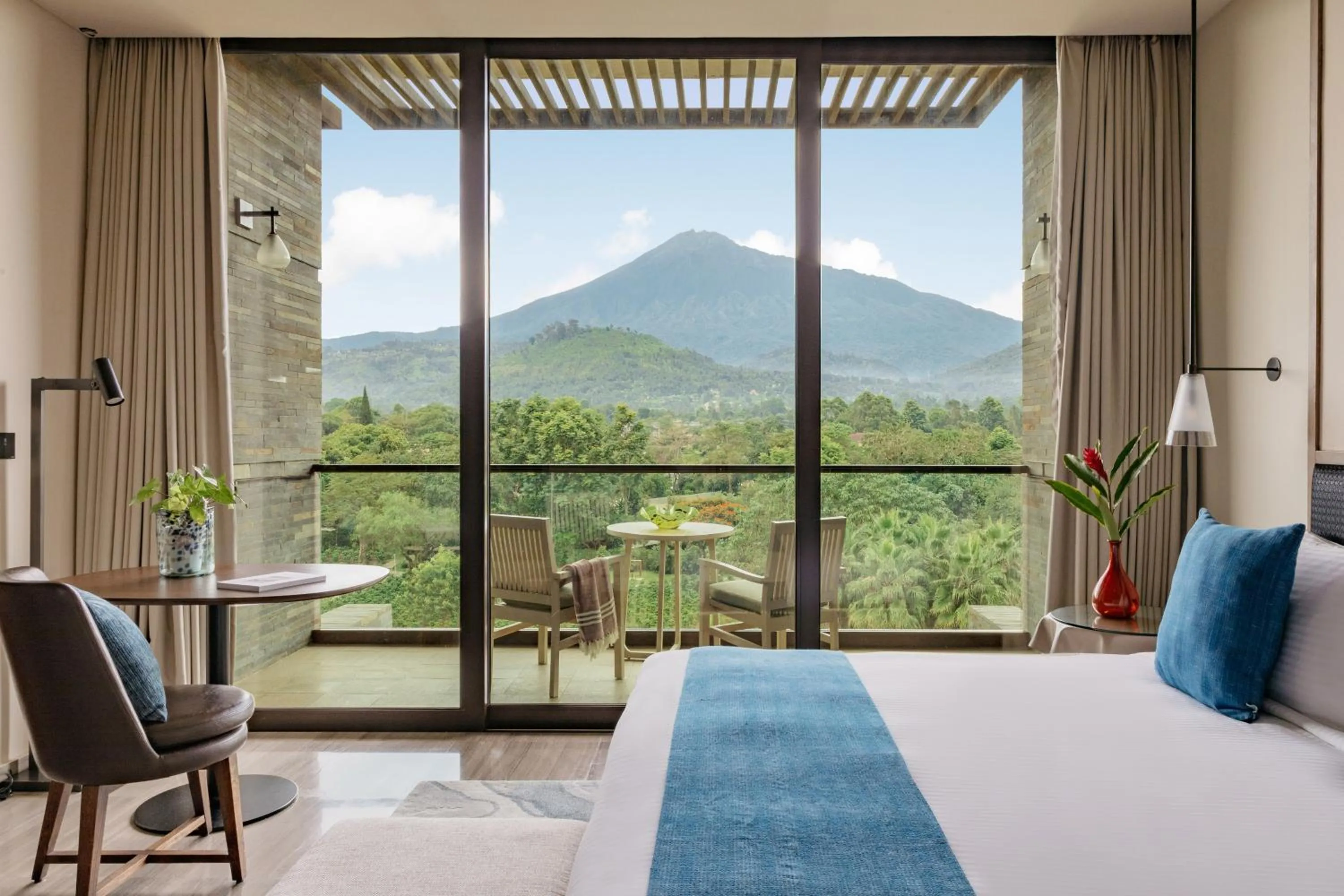 Bed in Gran Melia Arusha