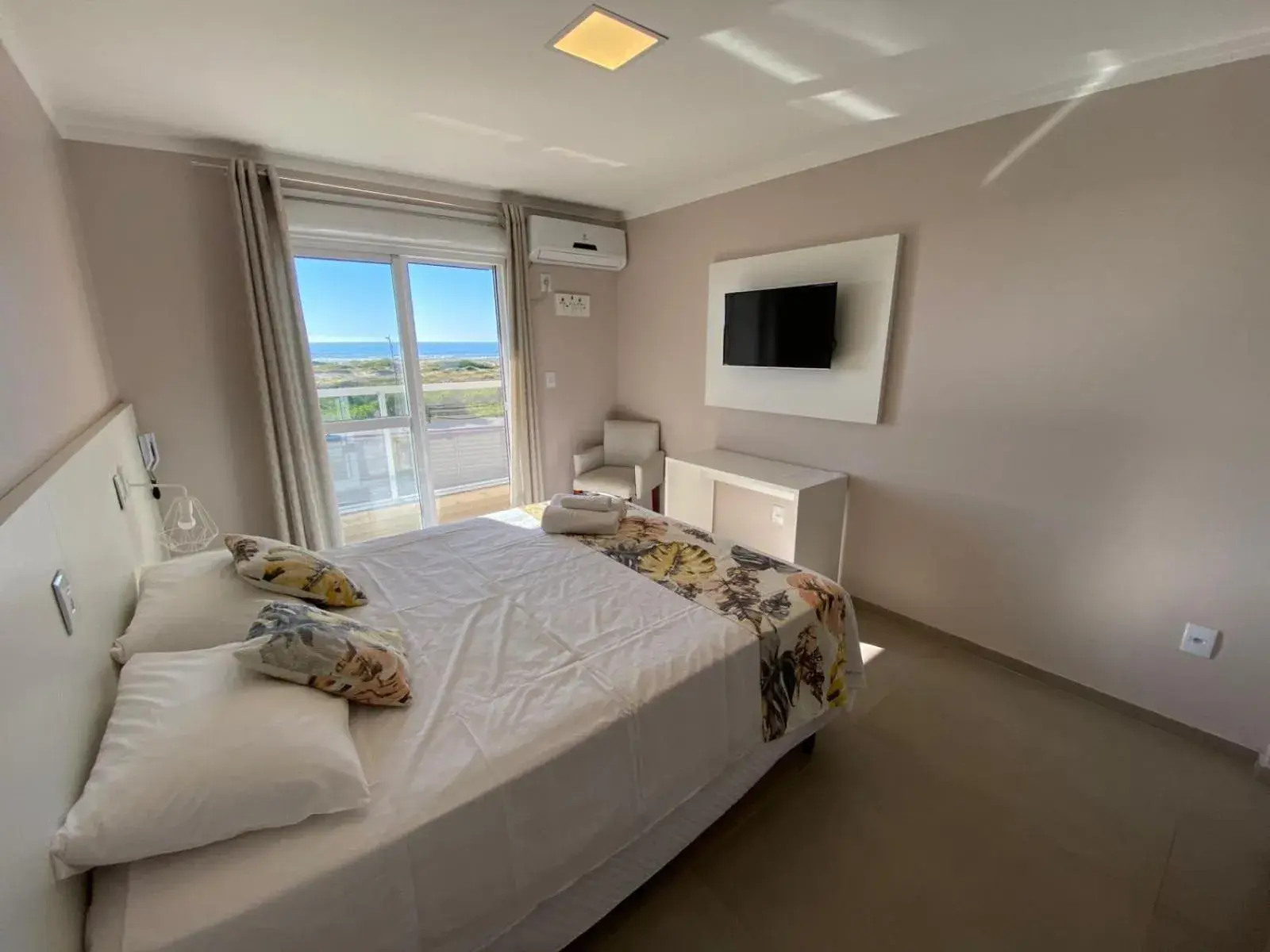 Deluxe Family Suite in Hotel Jardim do Mar Deluxe Family Suite in Hotel Jardim do Mar