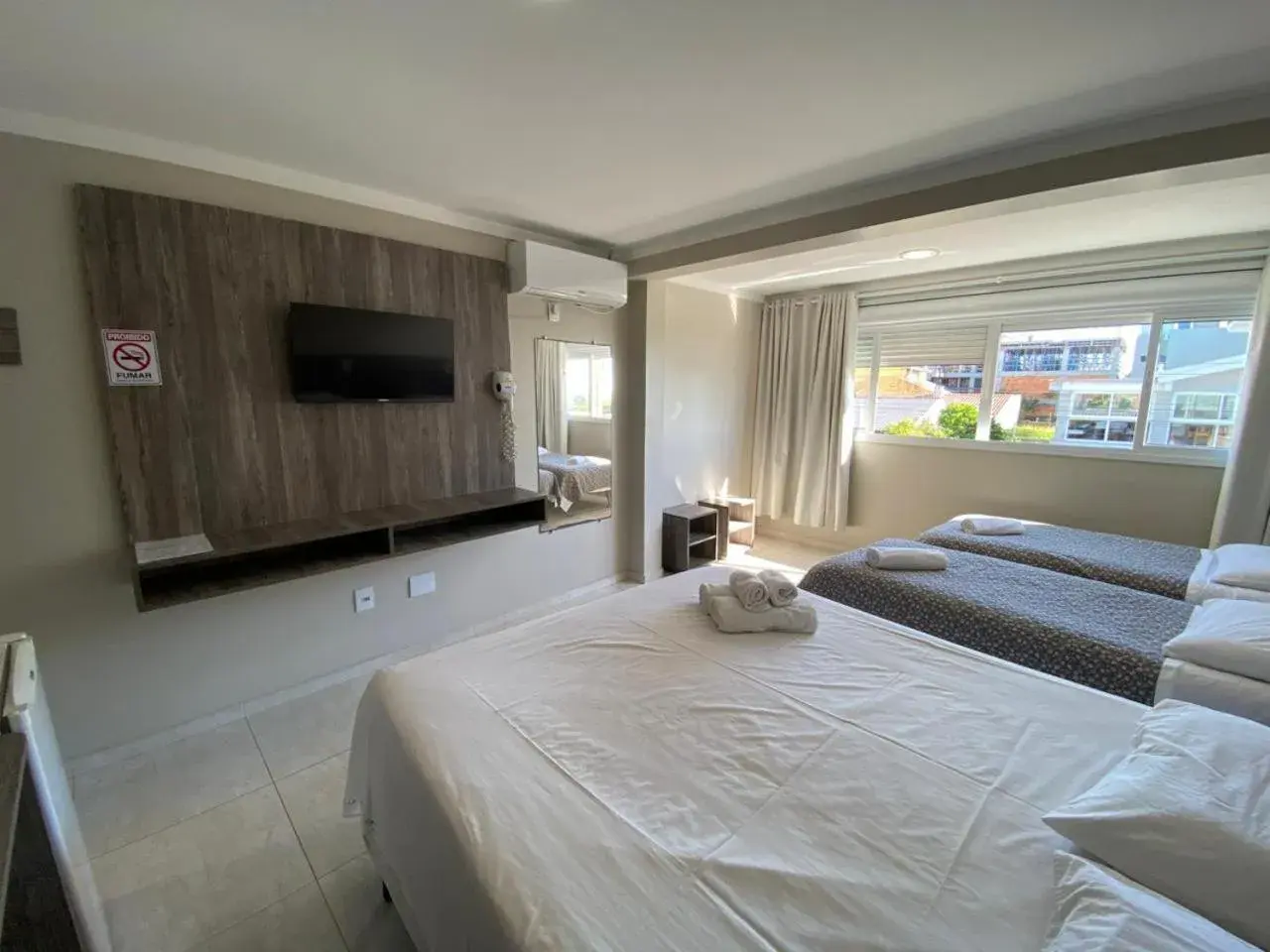 Superior Quadruple Room in Hotel Jardim do Mar Superior Quadruple Room in Hotel Jardim do Mar