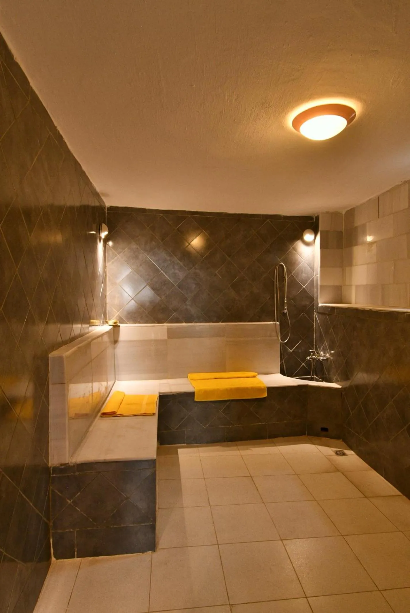 Steam room in Riad AlKATIB Meknès