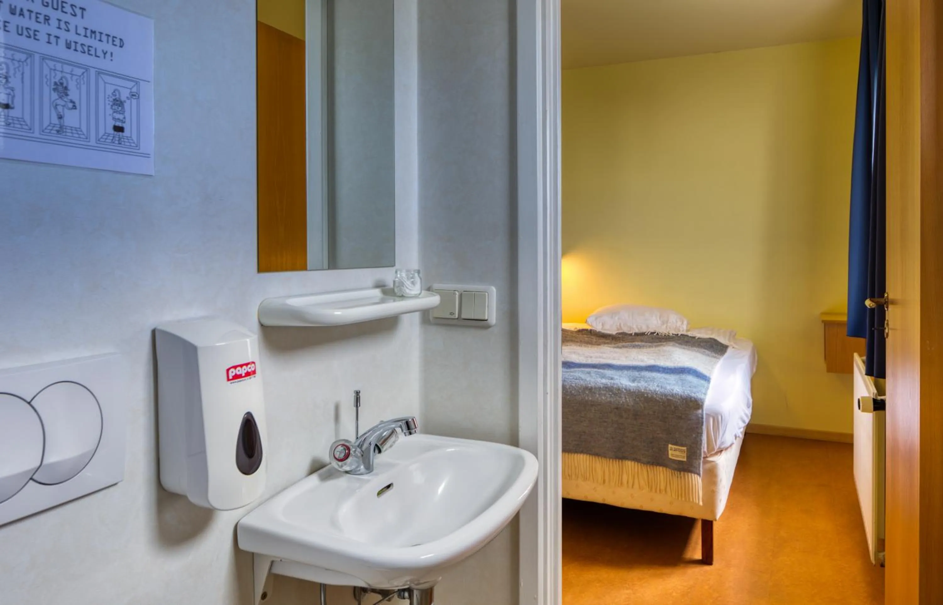Bathroom, Bed in Brunnholl Country Guesthouse